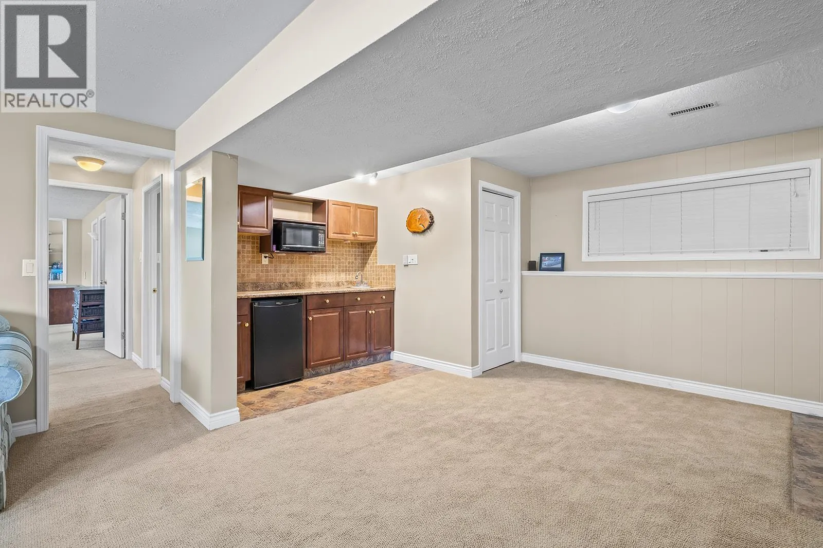1085 Tamarack Drive