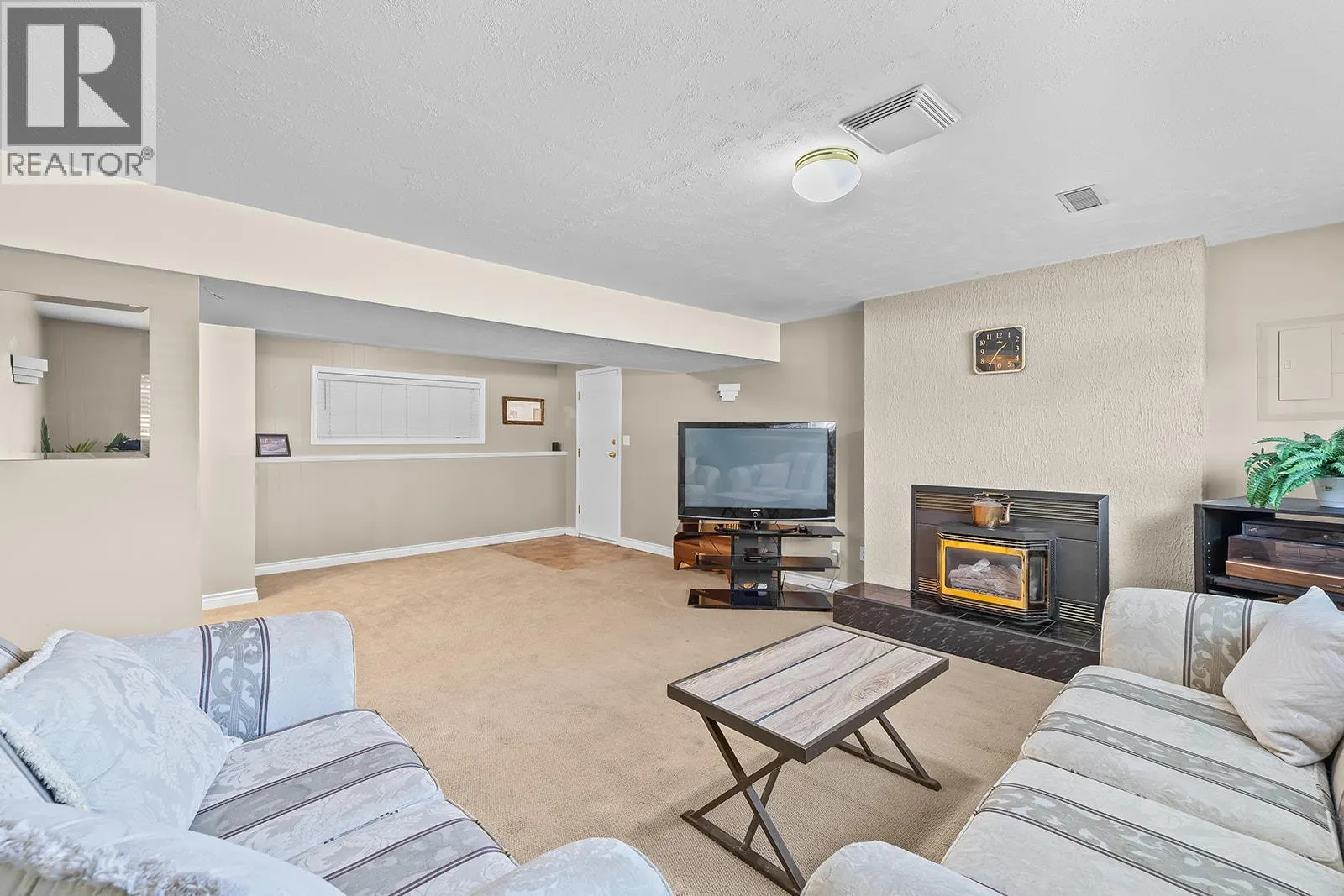 1085 Tamarack Drive