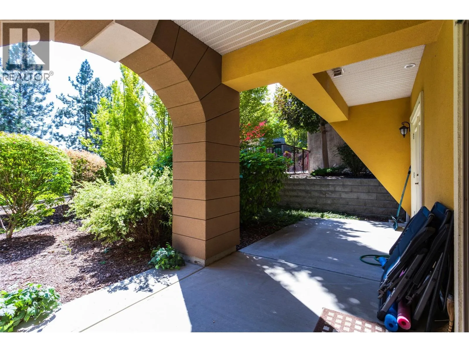 1795 Country Club Drive Unit# 105