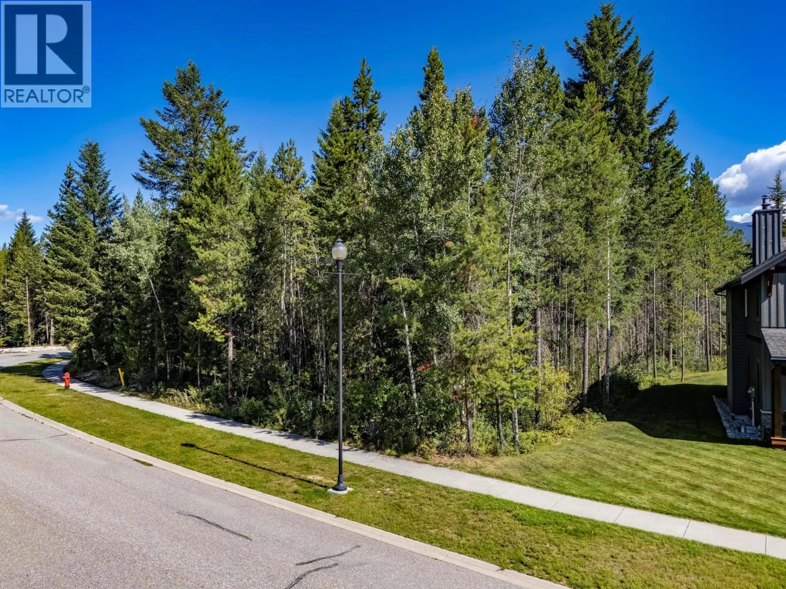 1520 Quartz Crescent