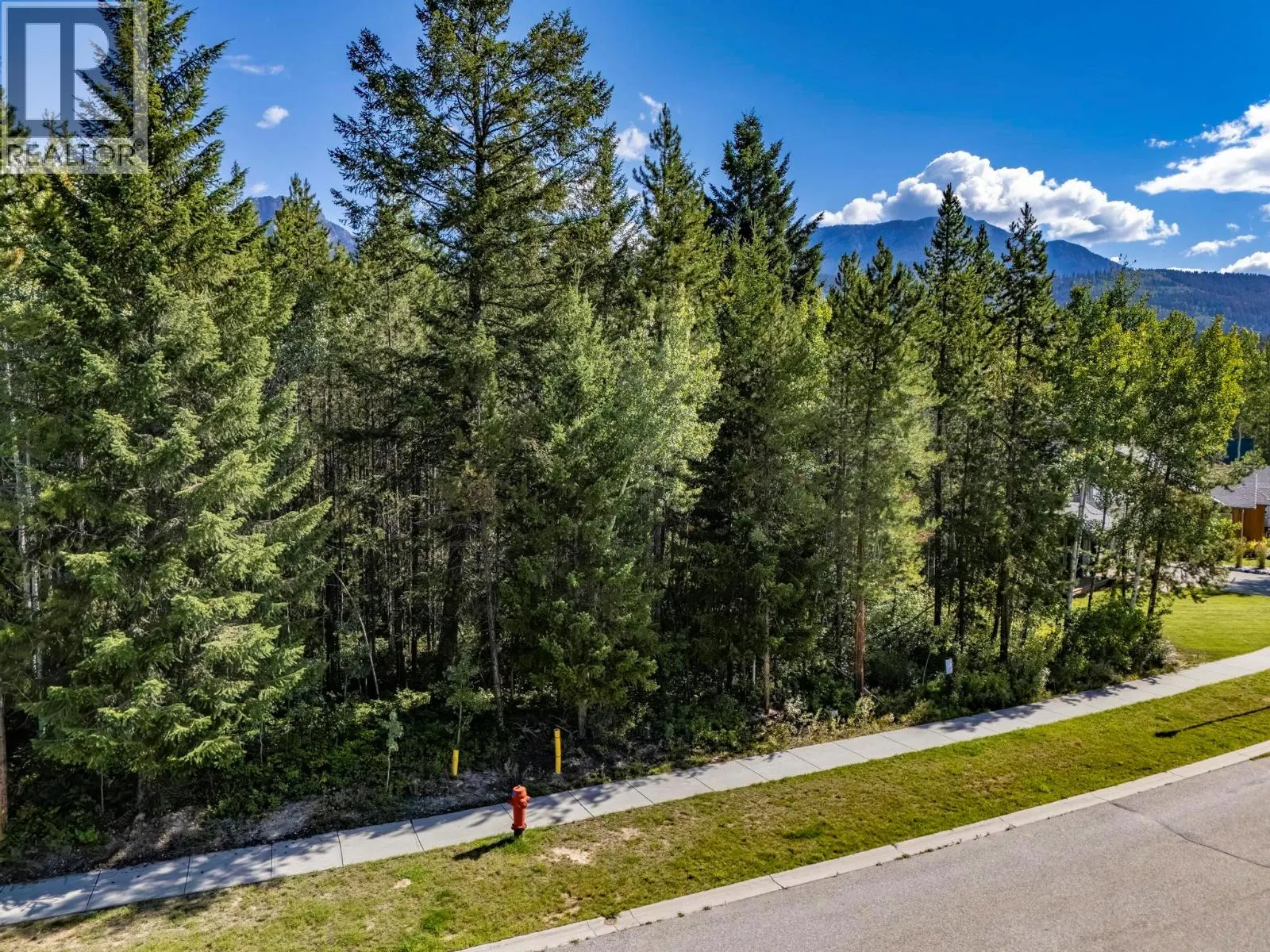 1520 Quartz Crescent