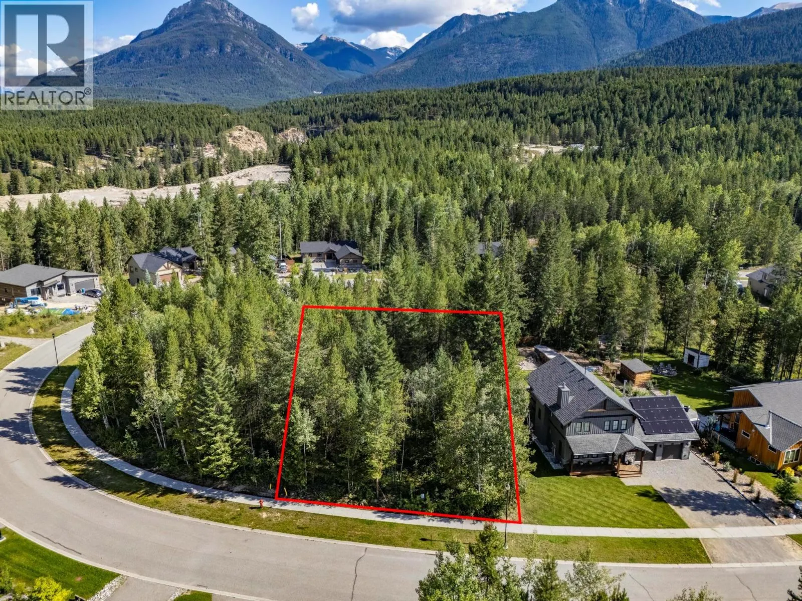 1520 Quartz Crescent