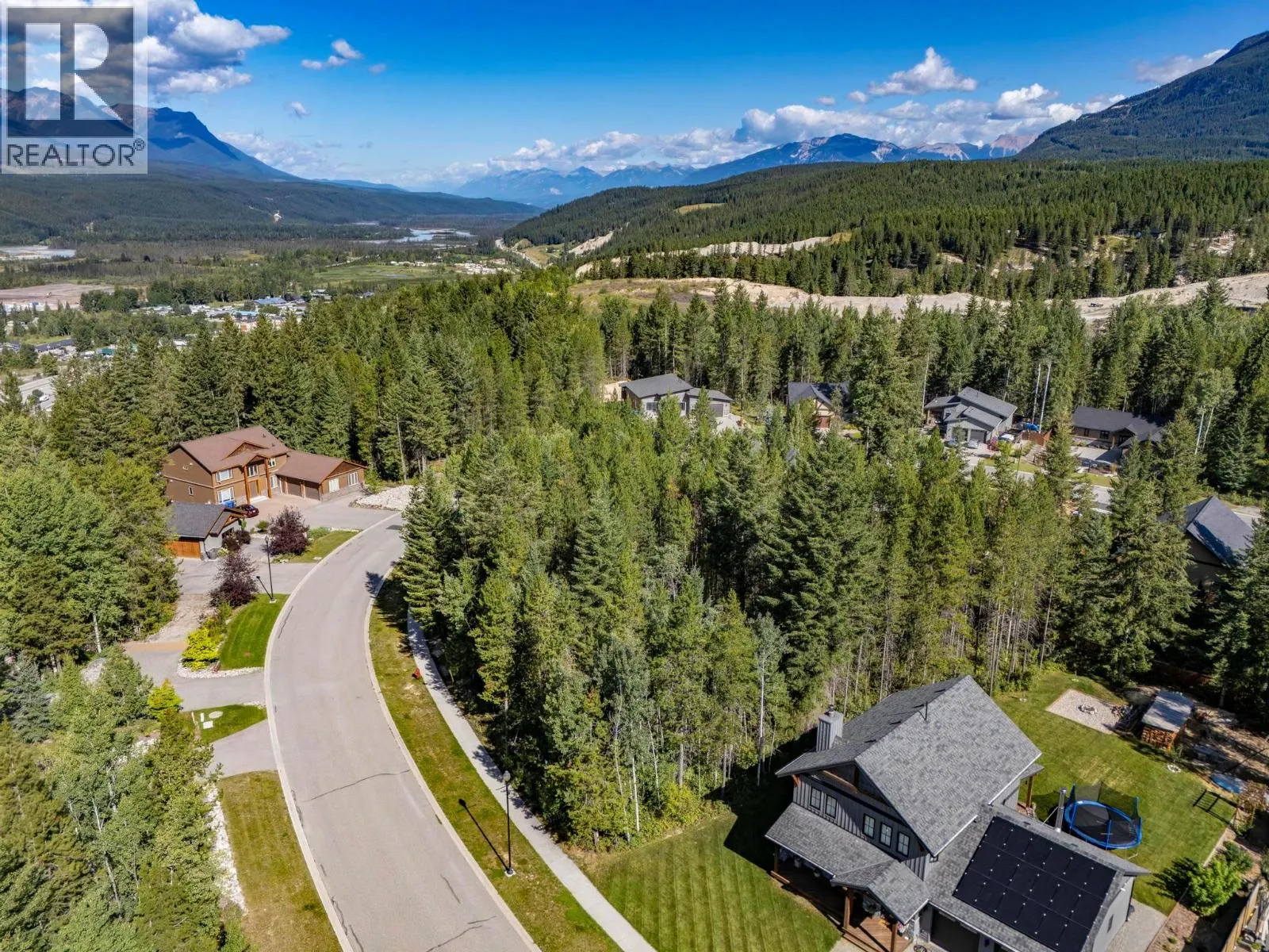 1520 Quartz Crescent