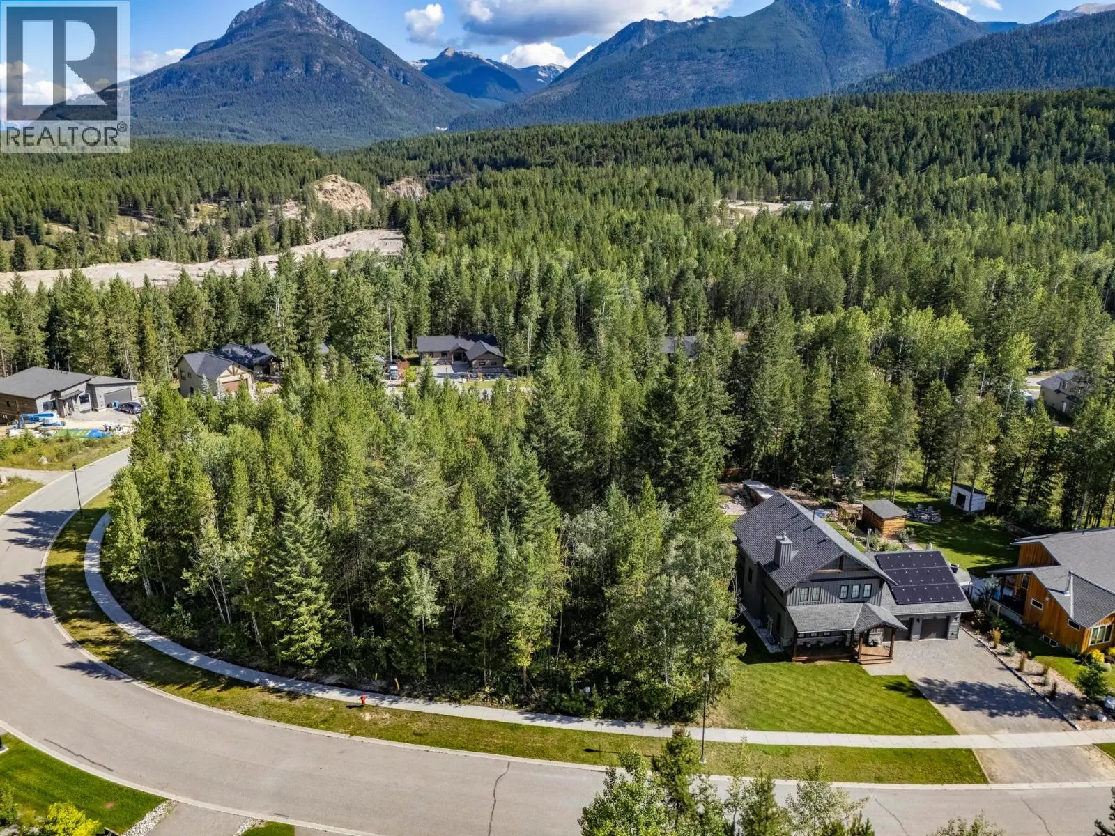 1520 Quartz Crescent