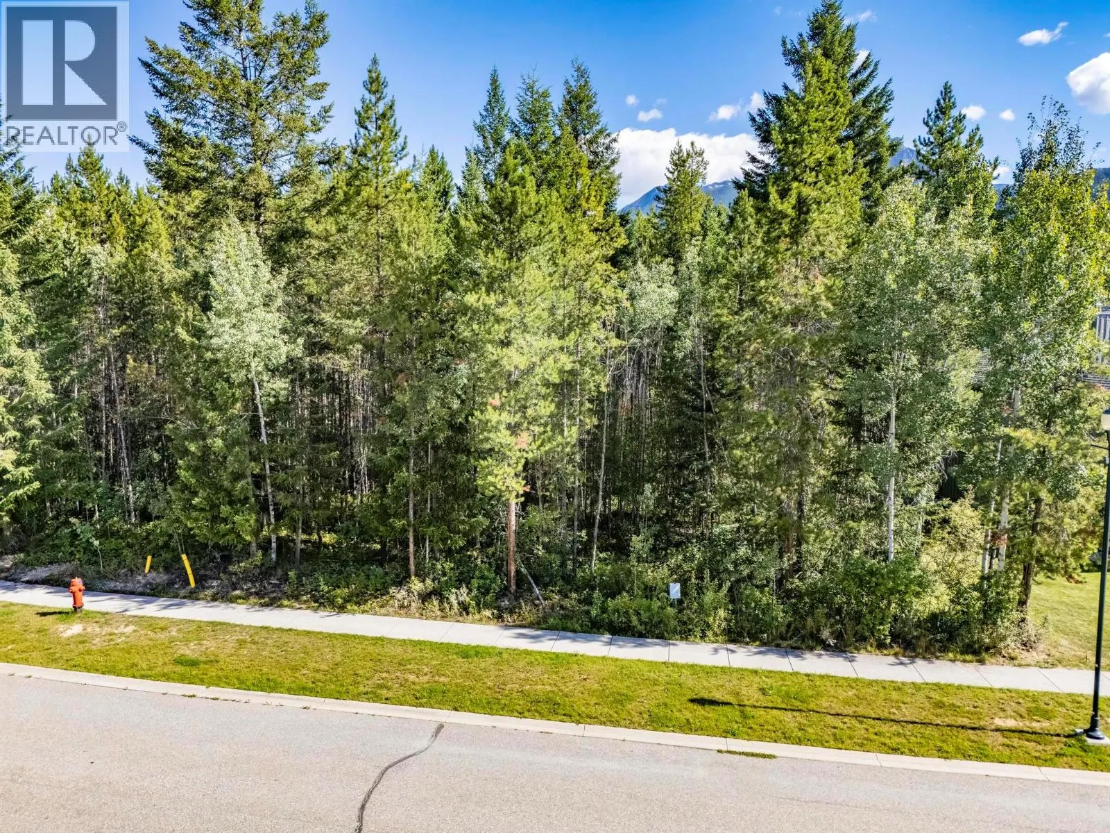 1520 Quartz Crescent