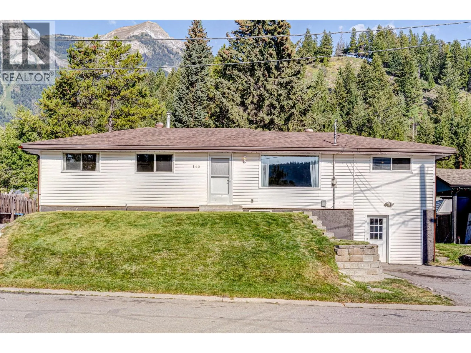 850 MINTO Crescent