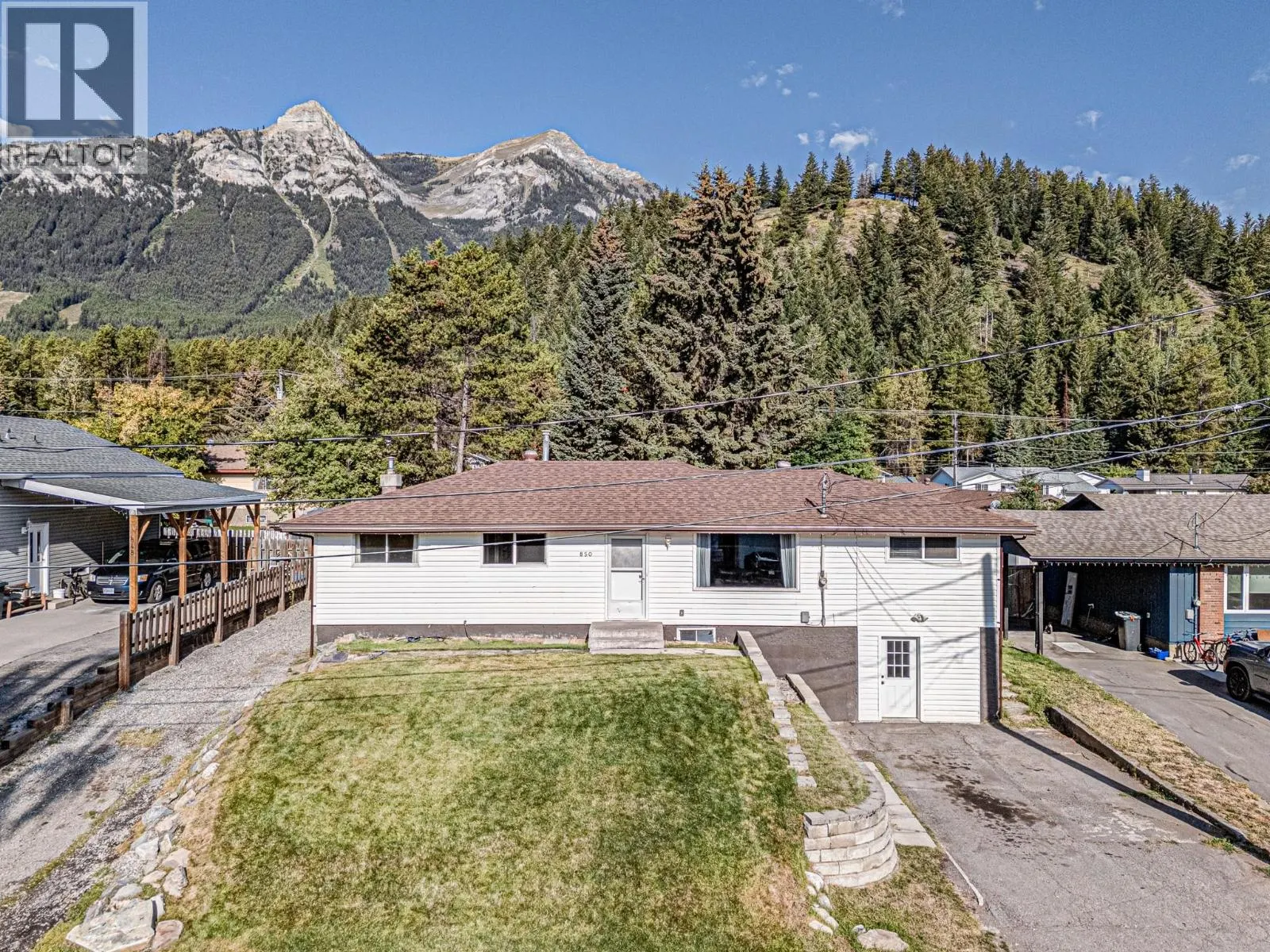 850 MINTO Crescent