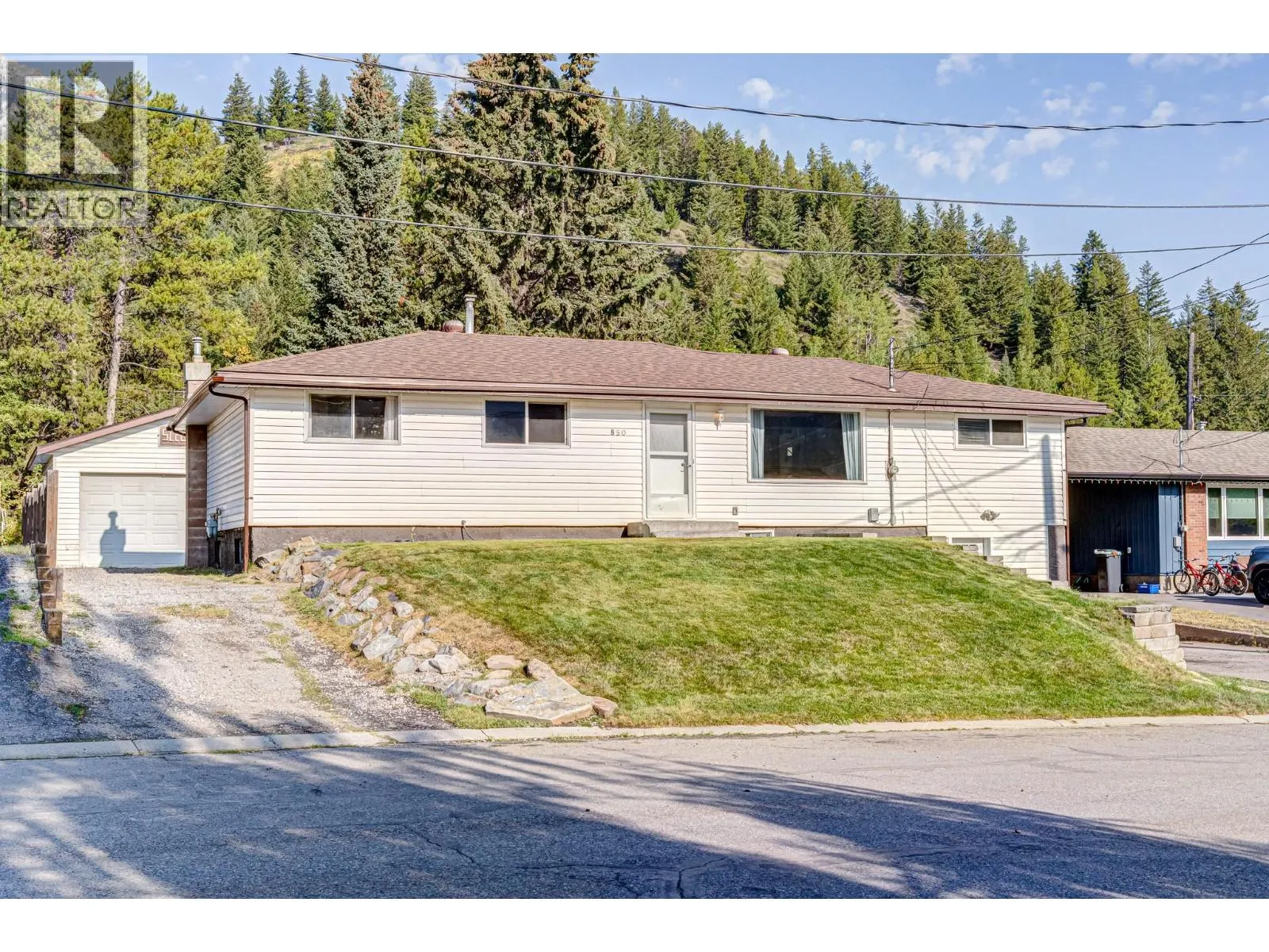 850 MINTO Crescent
