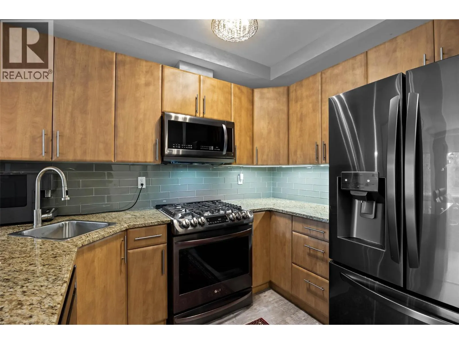 975 VICTORIA  W Street Unit# 208