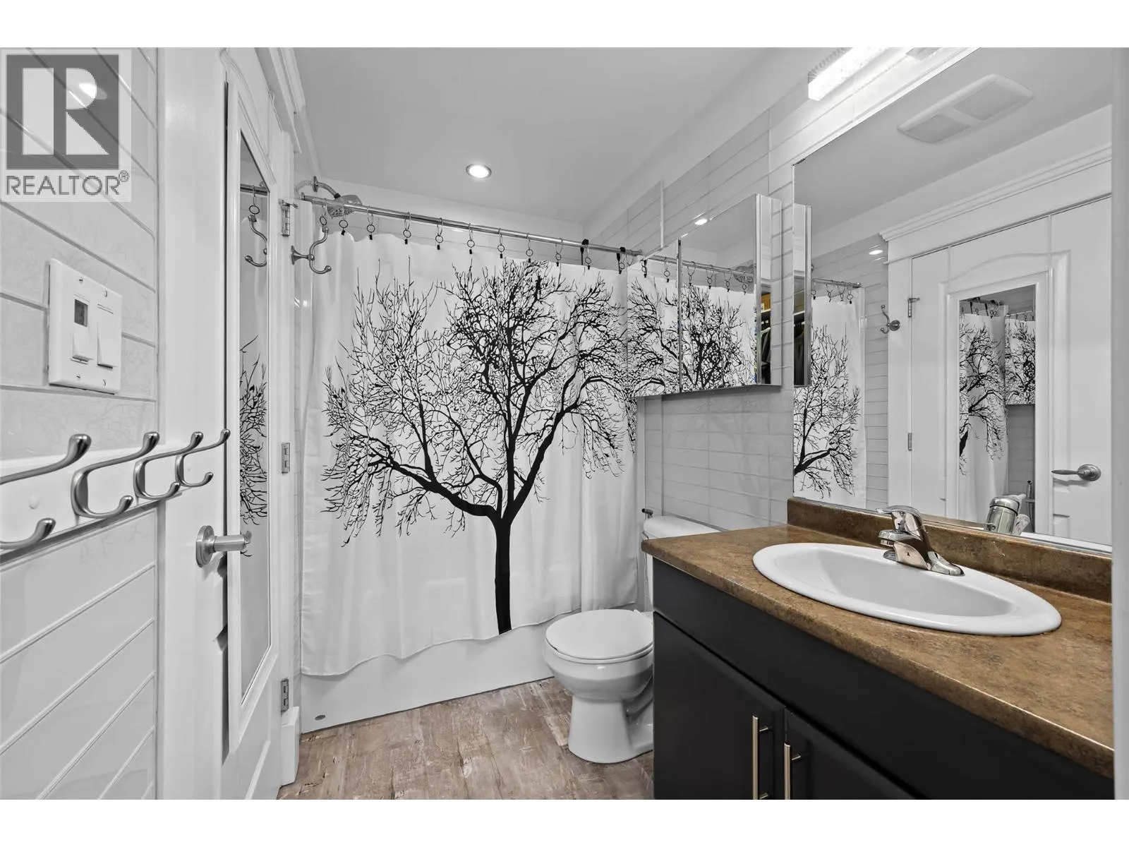975 VICTORIA  W Street Unit# 208