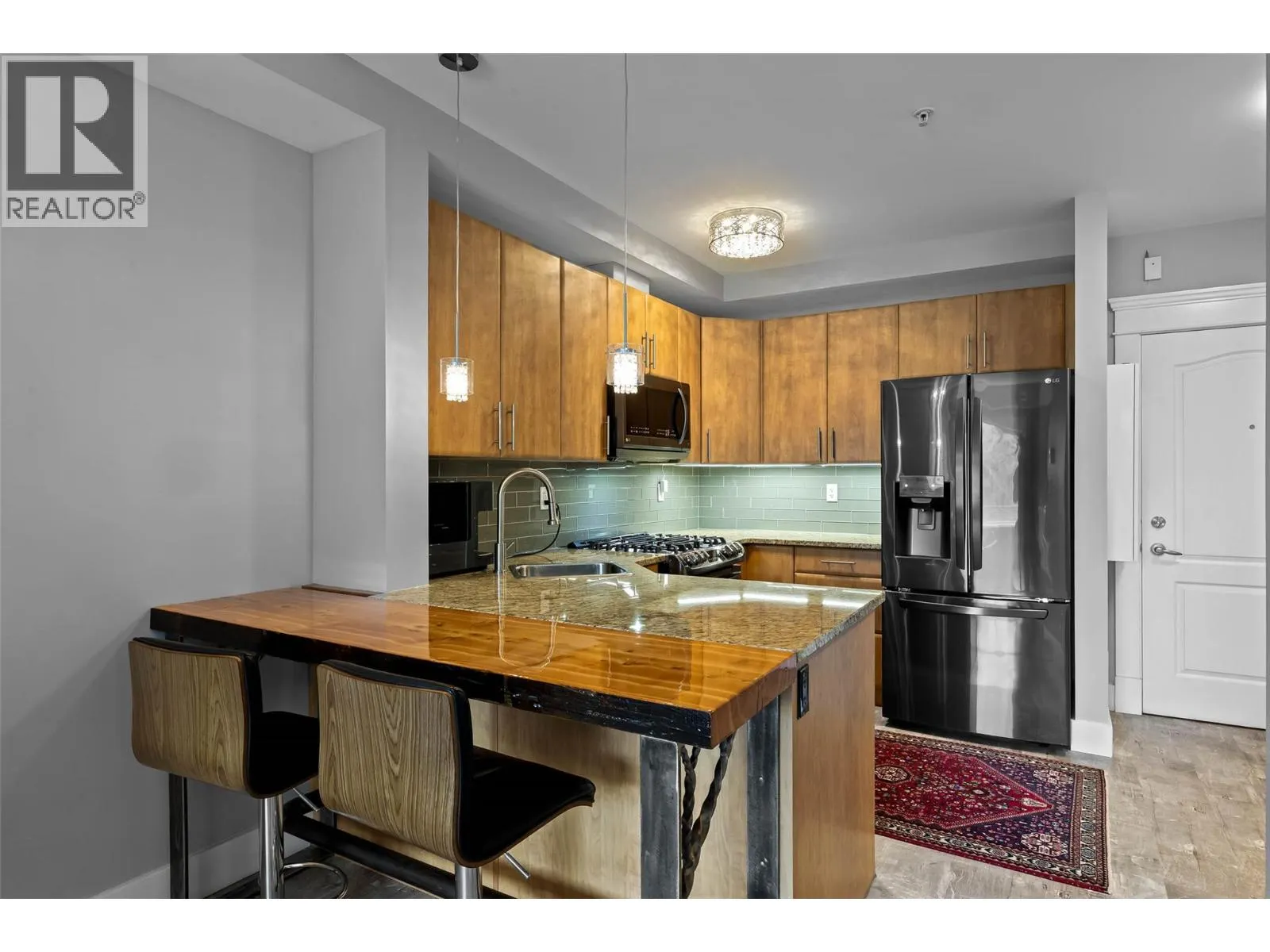 975 VICTORIA  W Street Unit# 208
