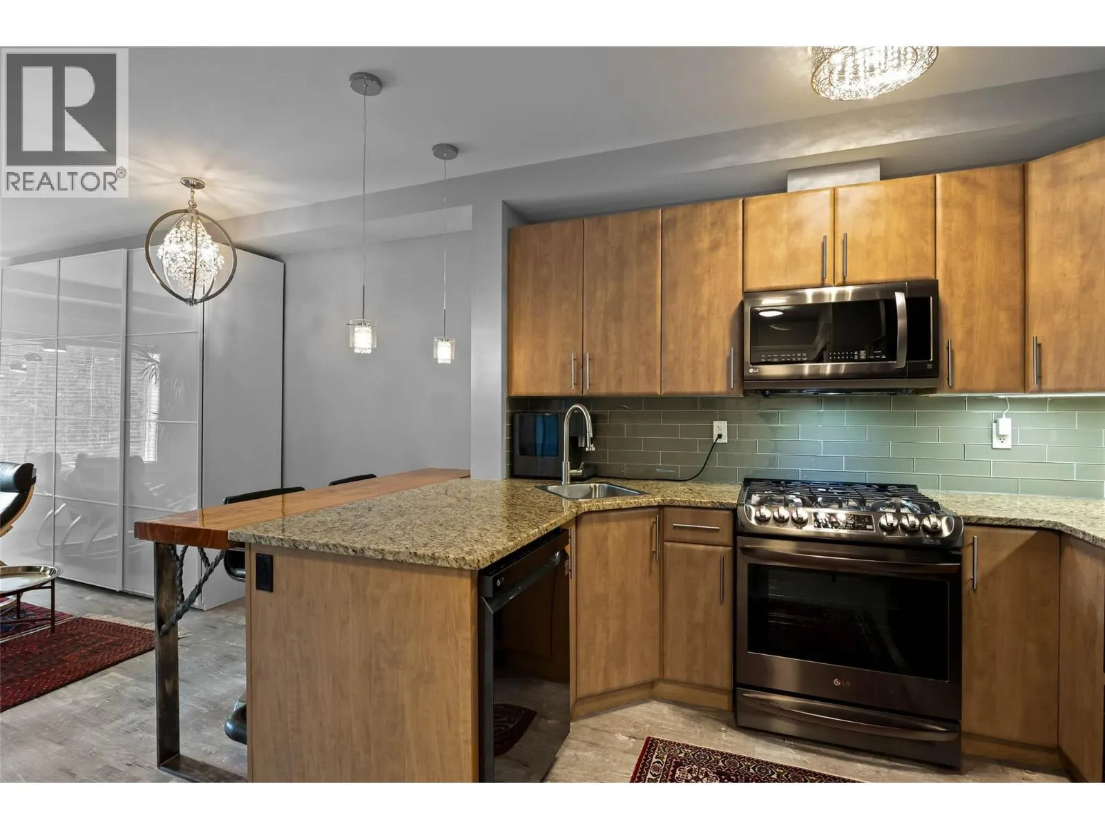 975 VICTORIA  W Street Unit# 208