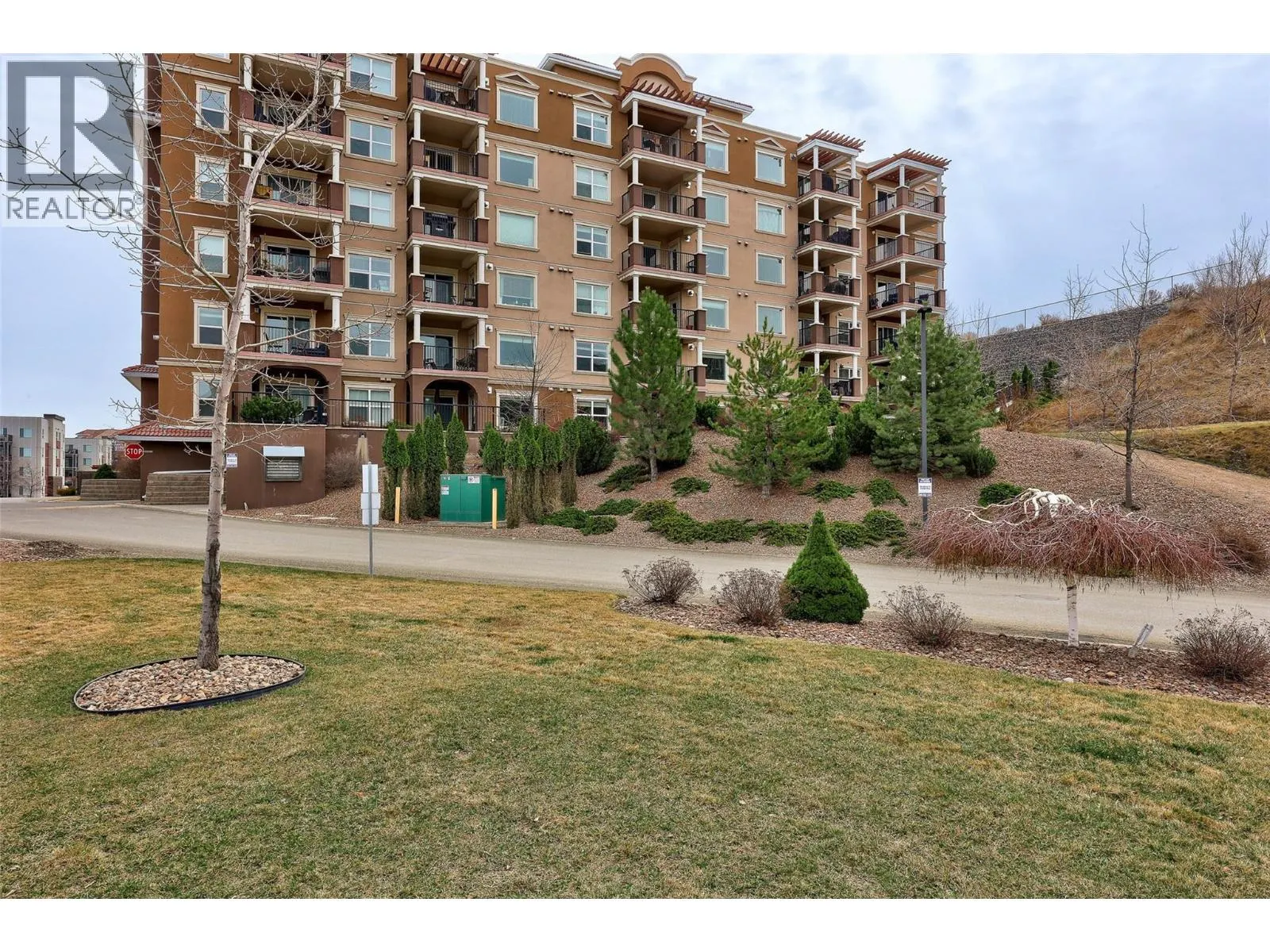 975 VICTORIA  W Street Unit# 208