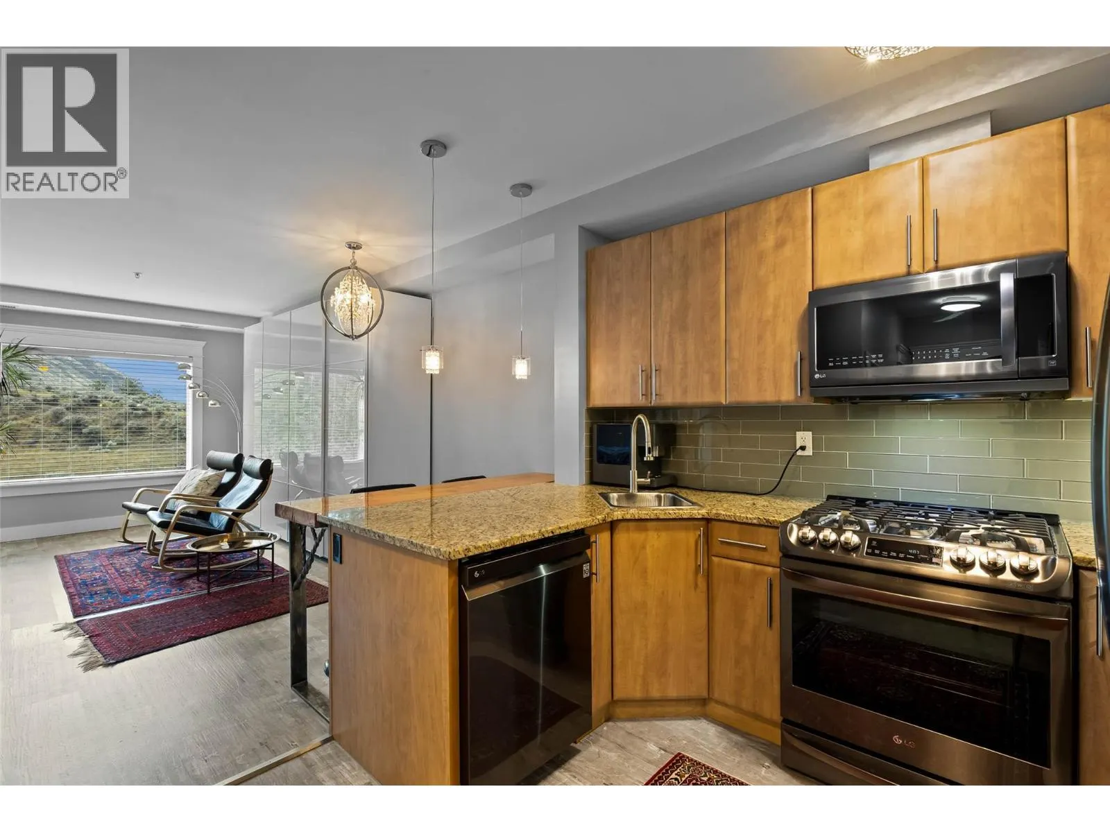 975 VICTORIA  W Street Unit# 208