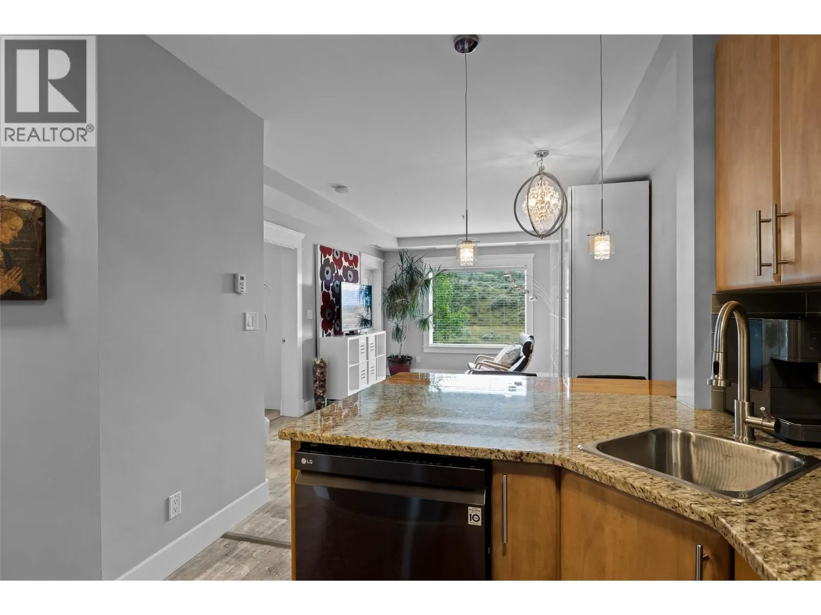 975 VICTORIA  W Street Unit# 208