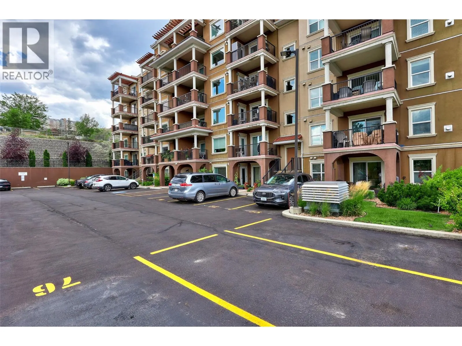 975 VICTORIA  W Street Unit# 208