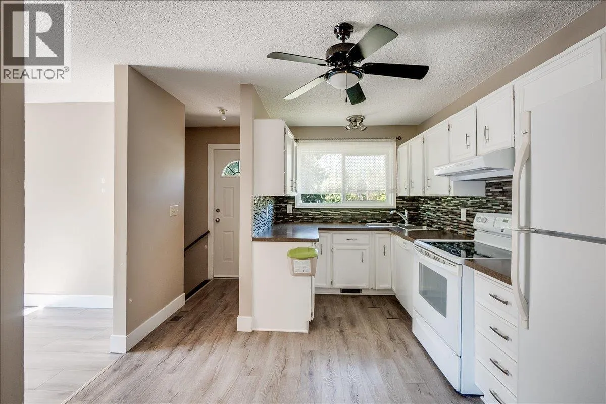 1916 Riverside Crescent
