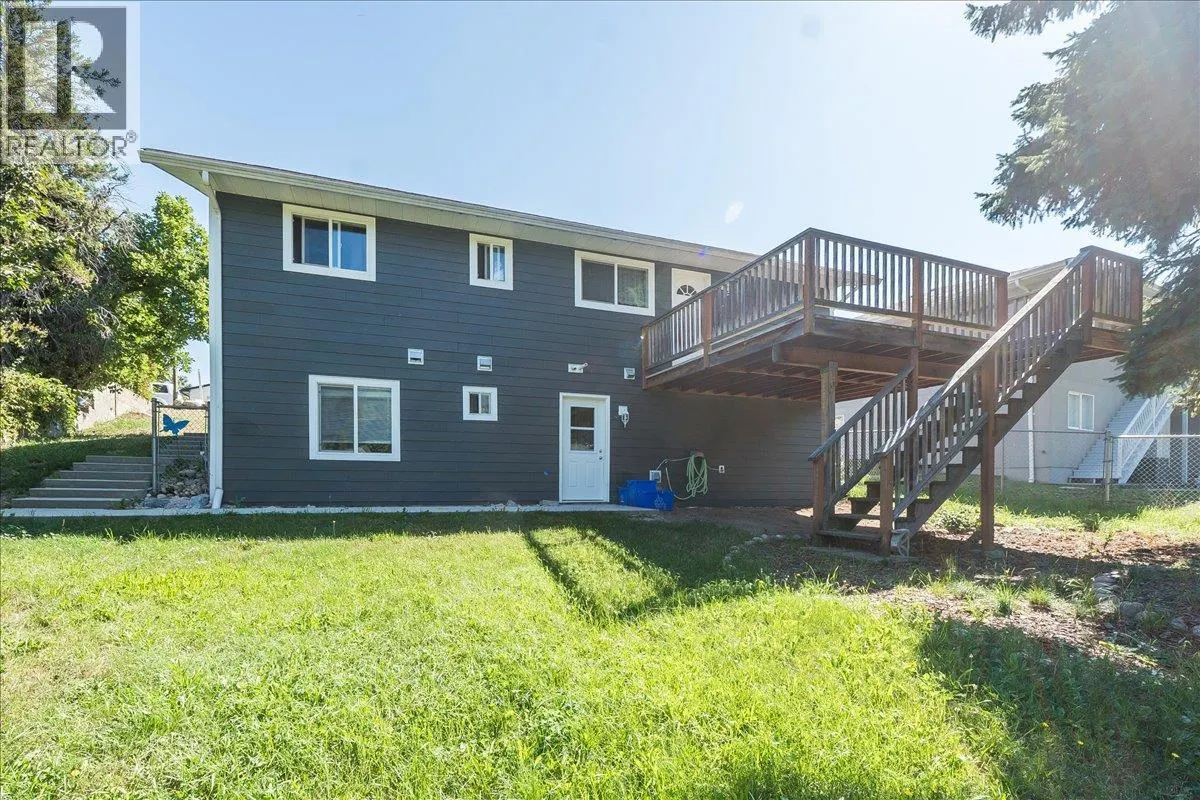 1916 Riverside Crescent