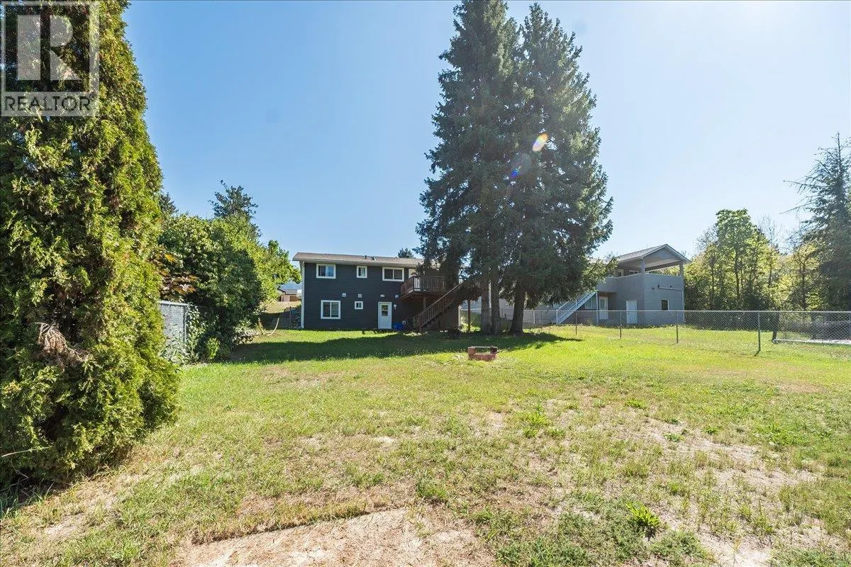 1916 Riverside Crescent