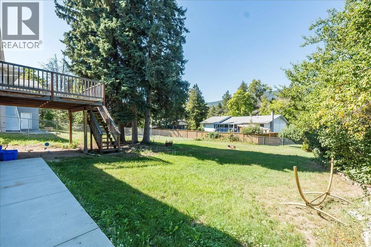 1916 Riverside Crescent