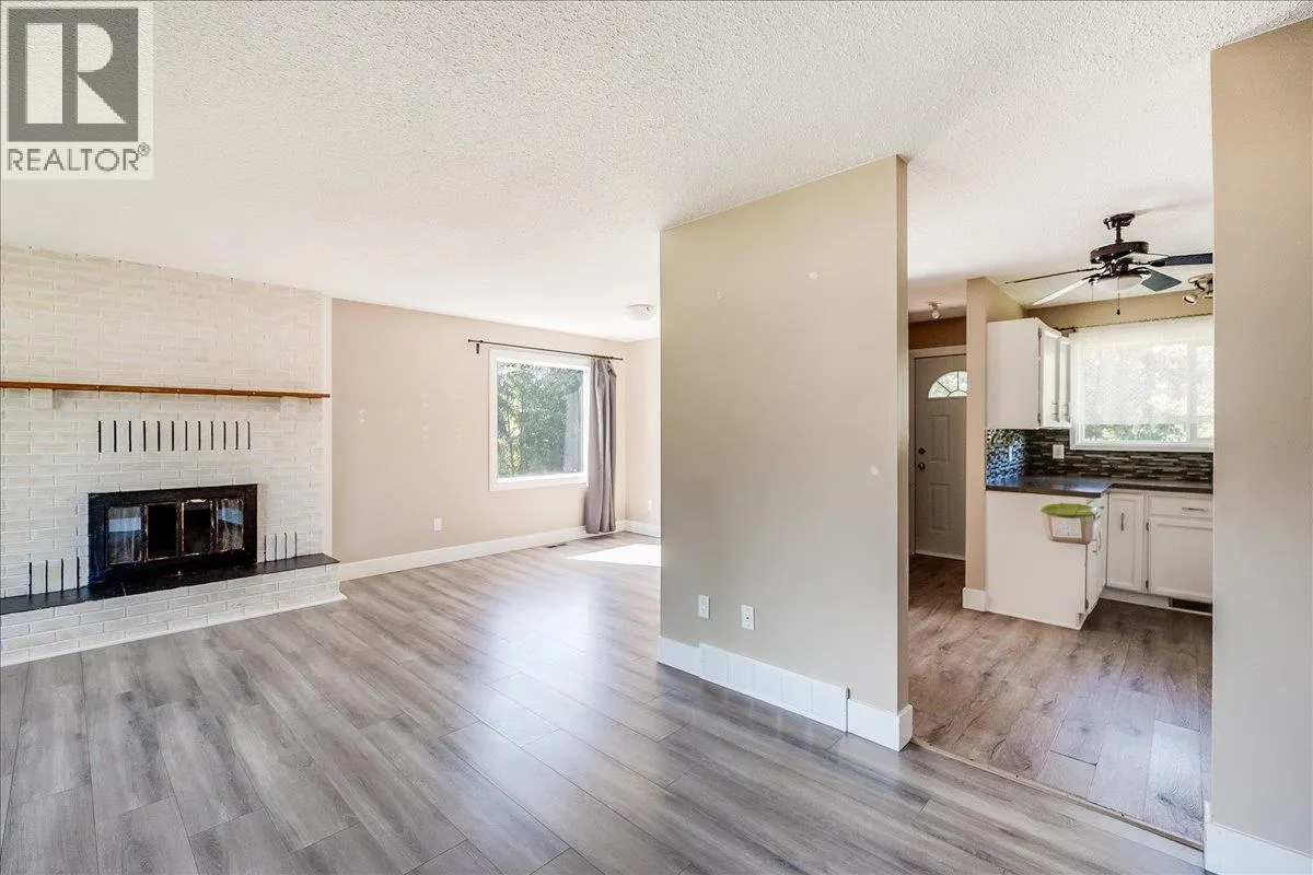 1916 Riverside Crescent