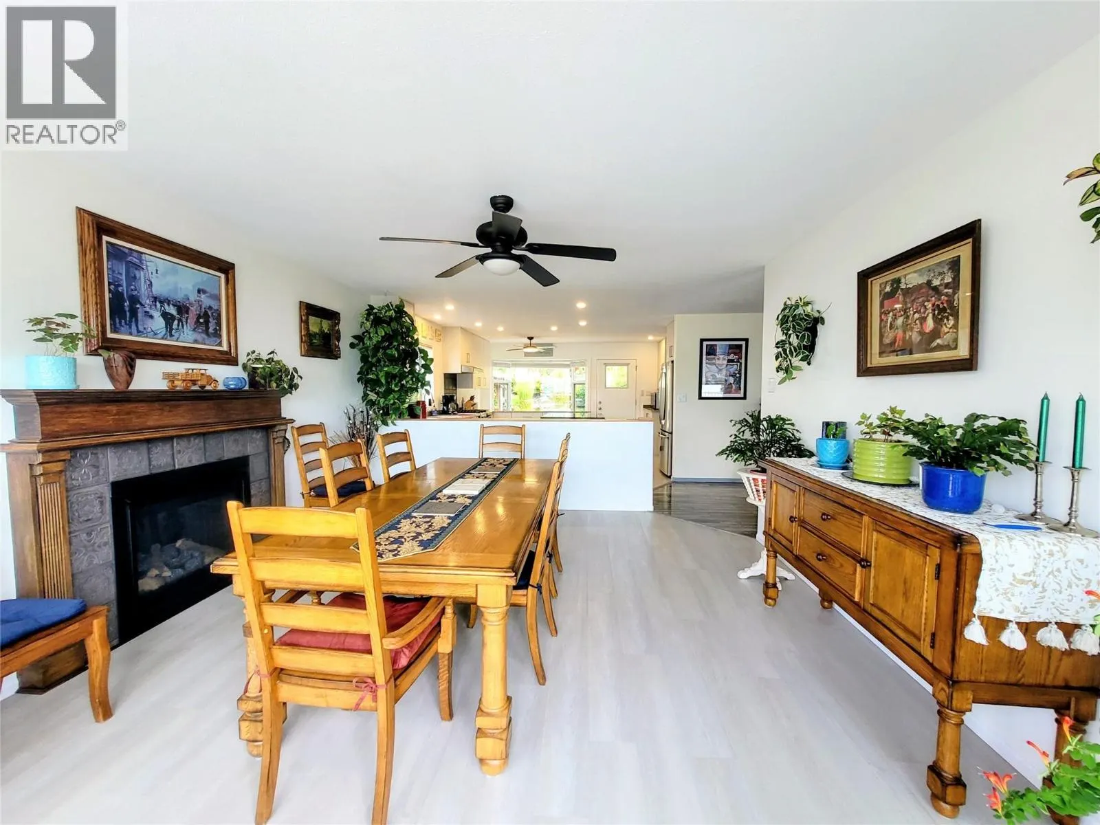 4410 Lakeshore Road NE