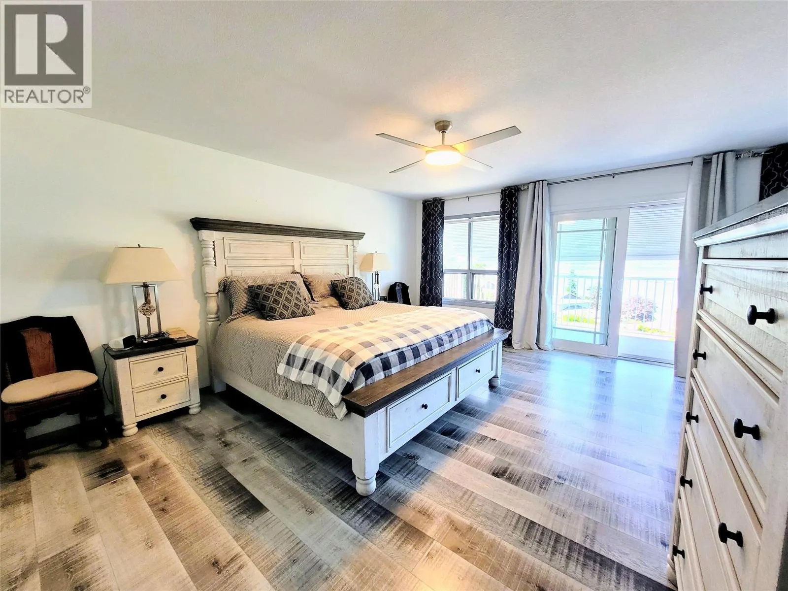 4410 Lakeshore Road NE