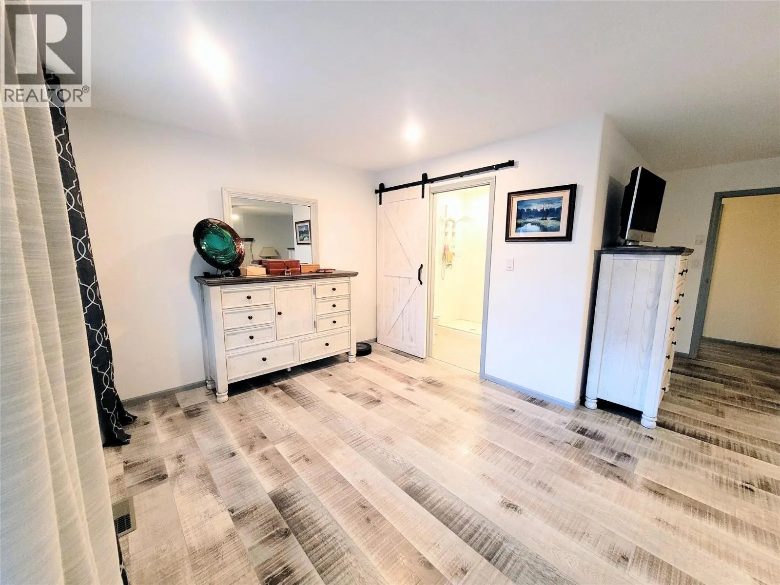 4410 Lakeshore Road NE