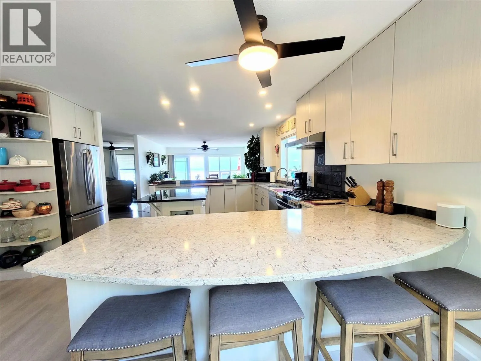 4410 Lakeshore Road NE