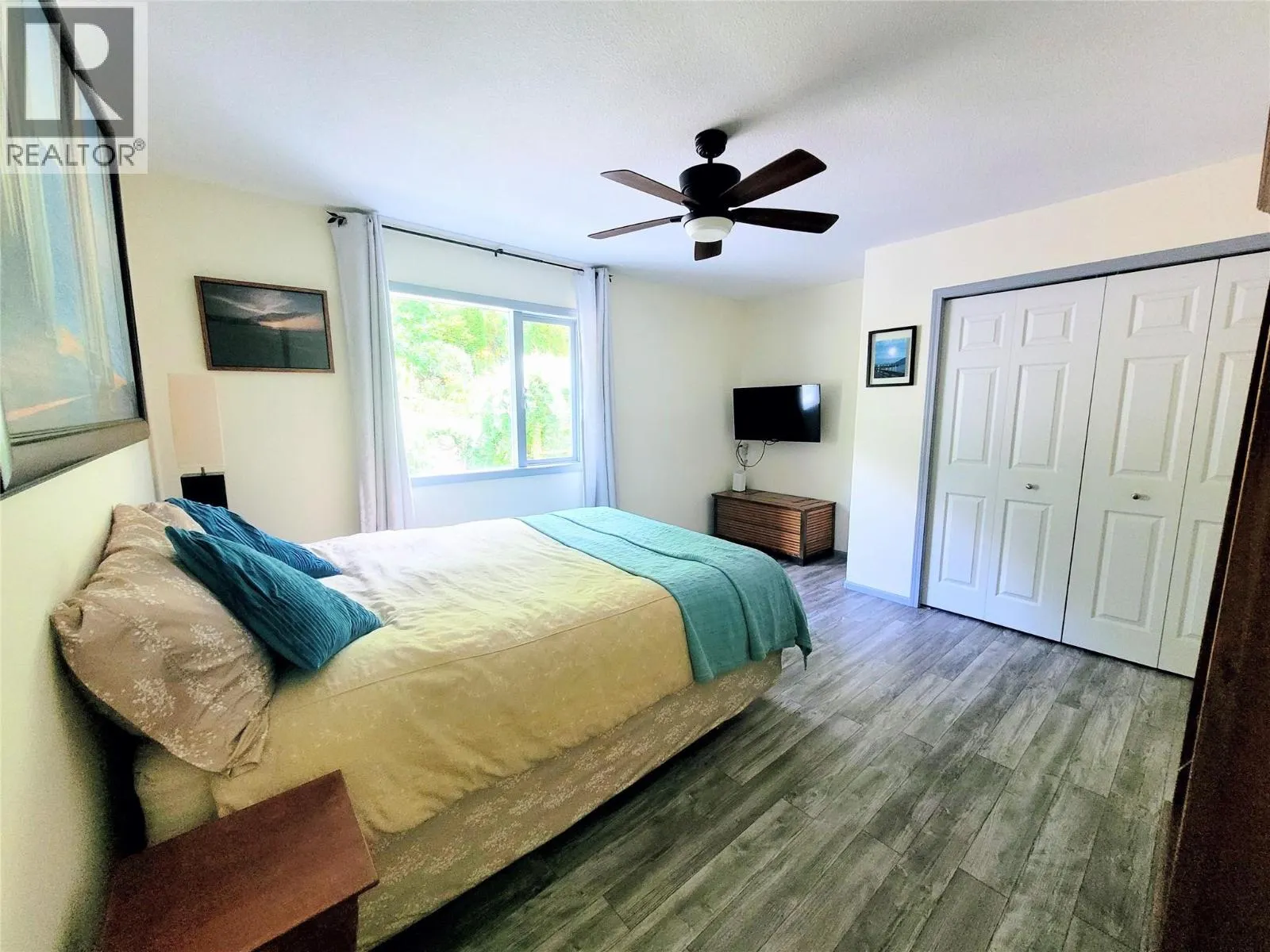4410 Lakeshore Road NE