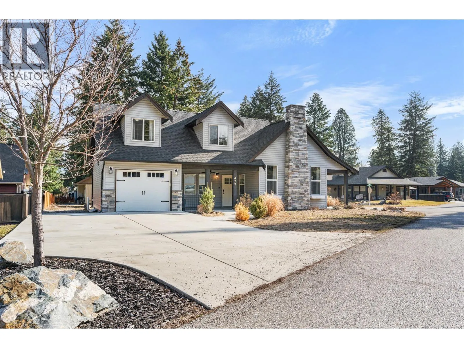 427 Hummingbird Avenue