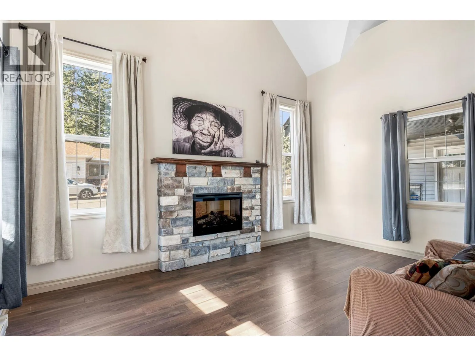 427 Hummingbird Avenue