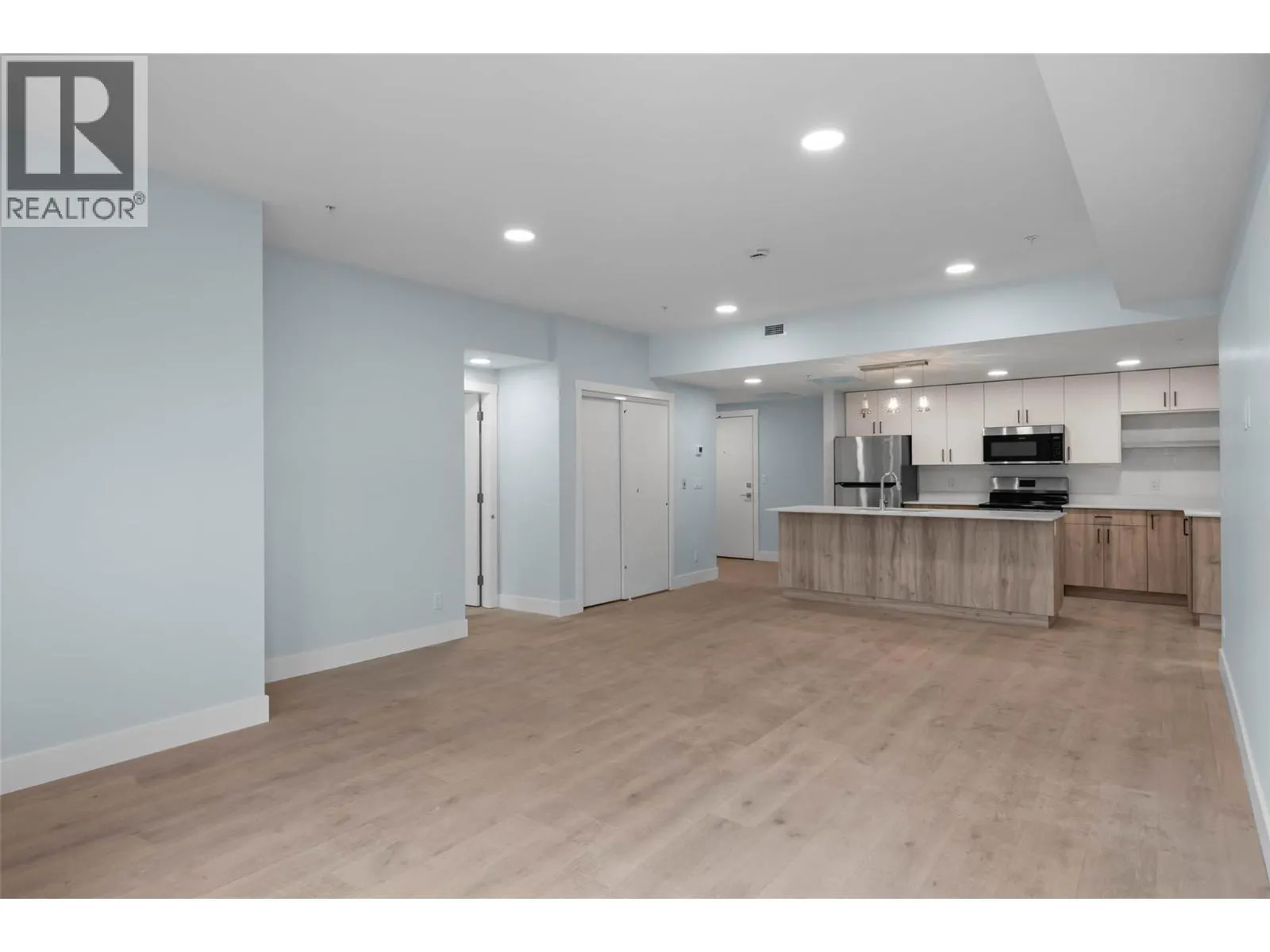 207/215 Royal Avenue