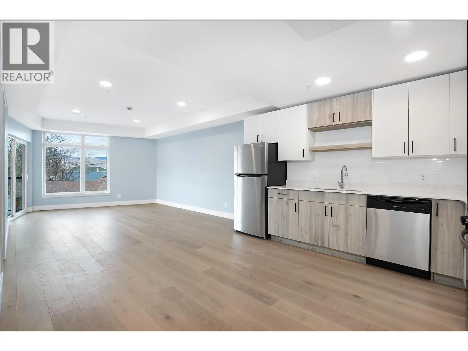 207/215 Royal Avenue