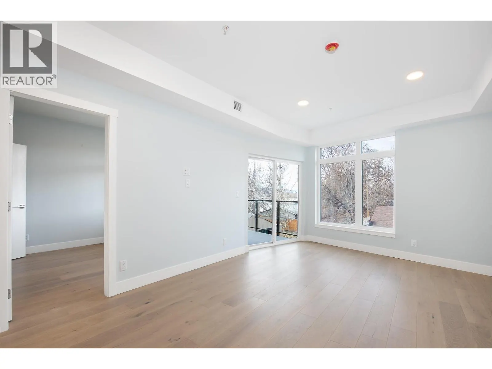 207/215 Royal Avenue