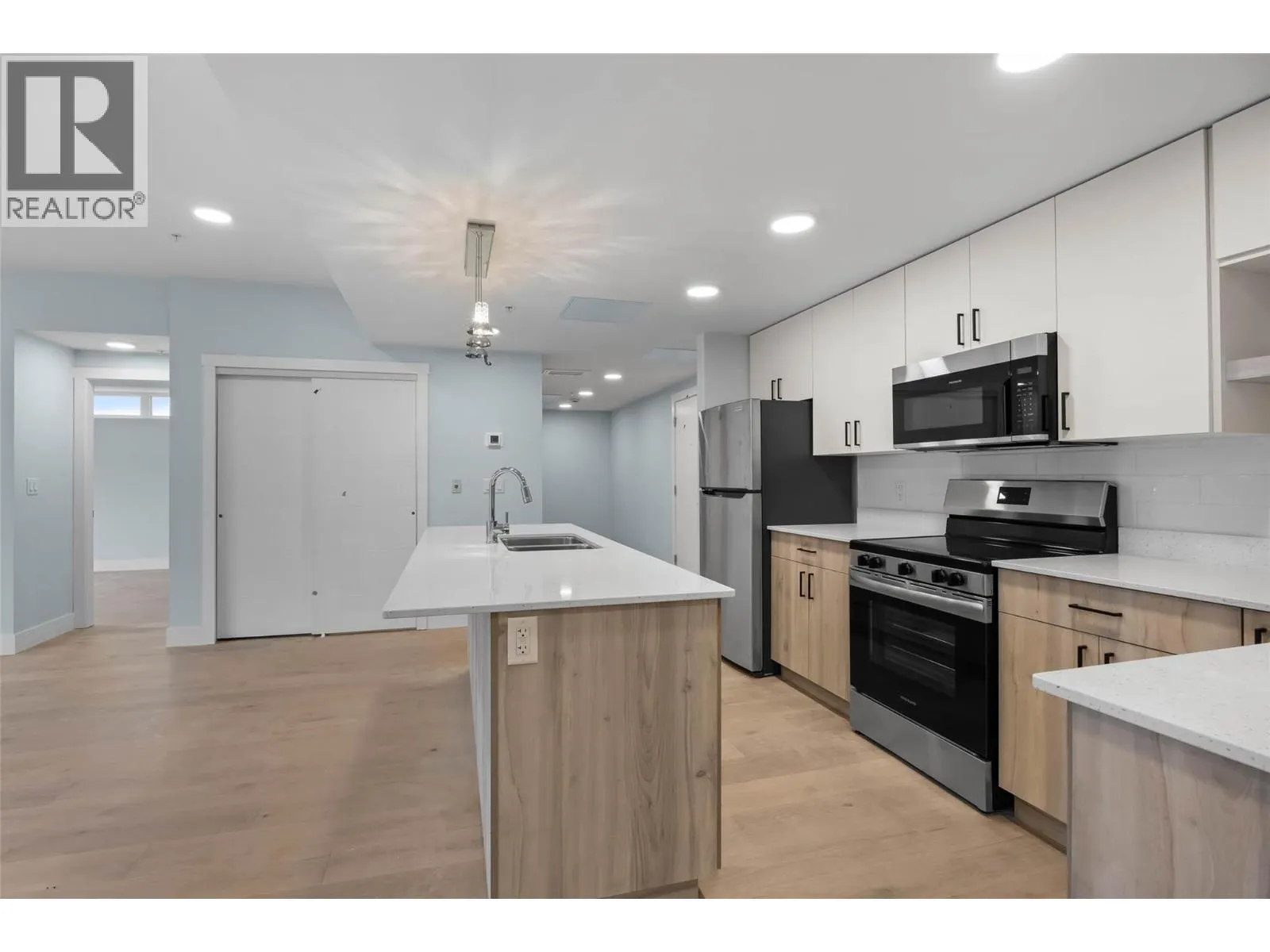 207/215 Royal Avenue