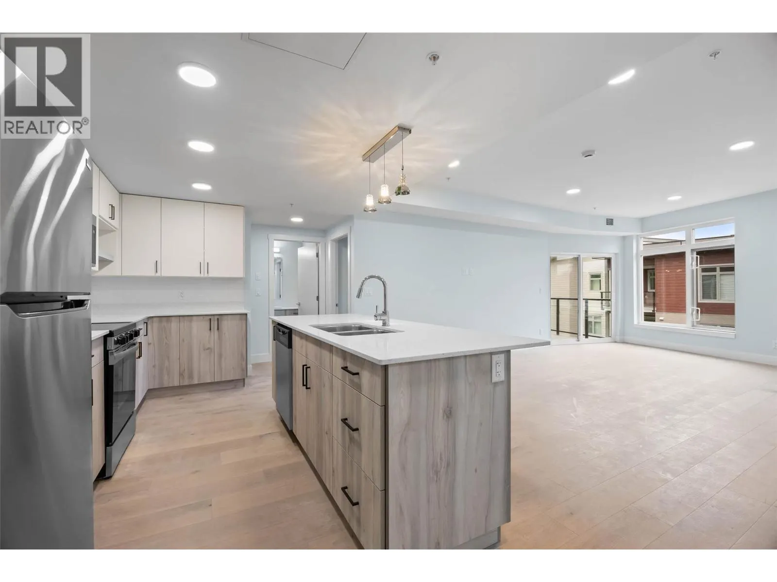 207/215 Royal Avenue