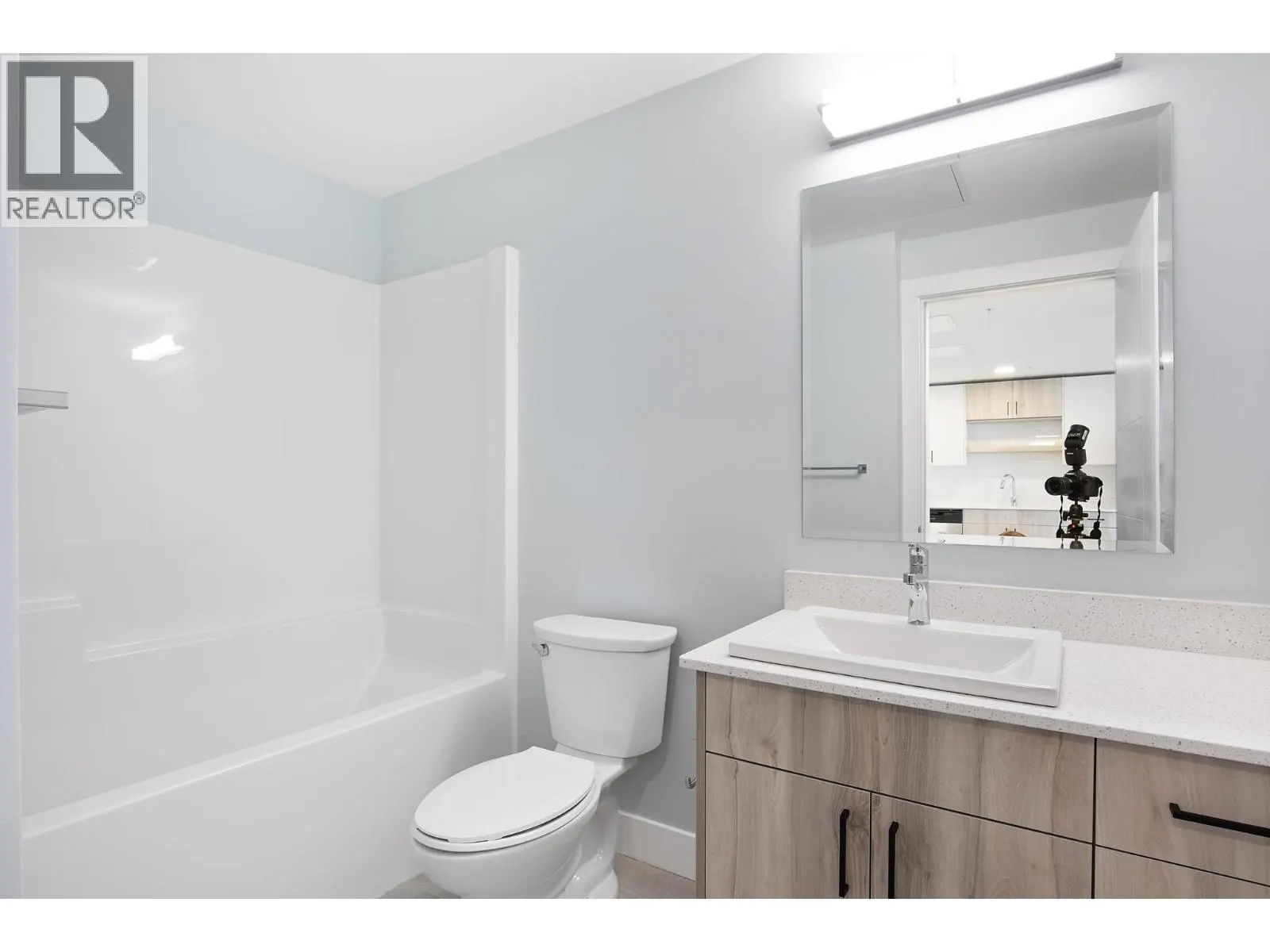 207/215 Royal Avenue