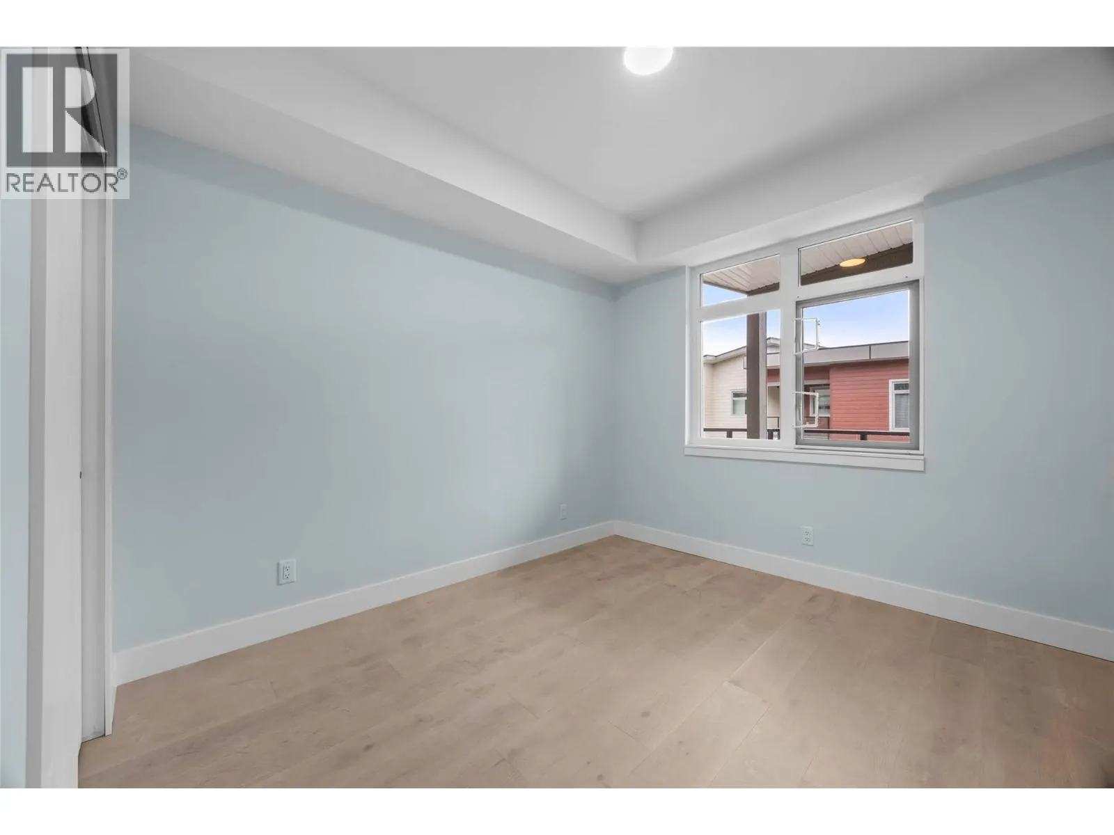 207/215 Royal Avenue