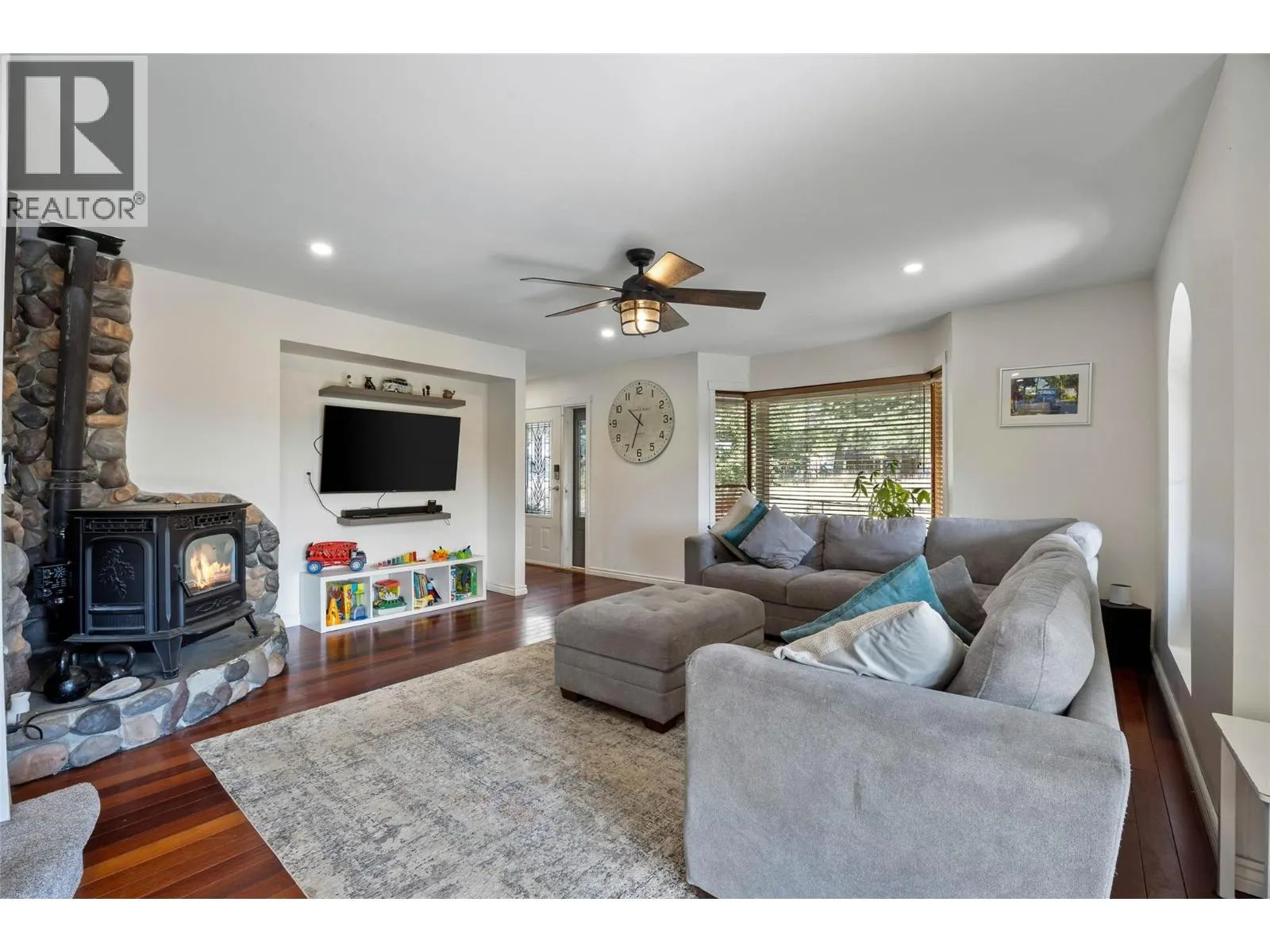 3060 MAQUINNA Road