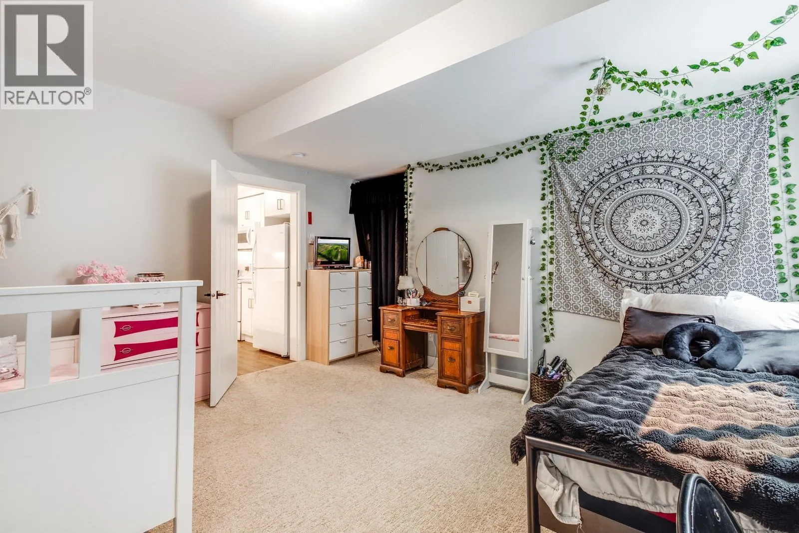2594 Crown Crest Drive