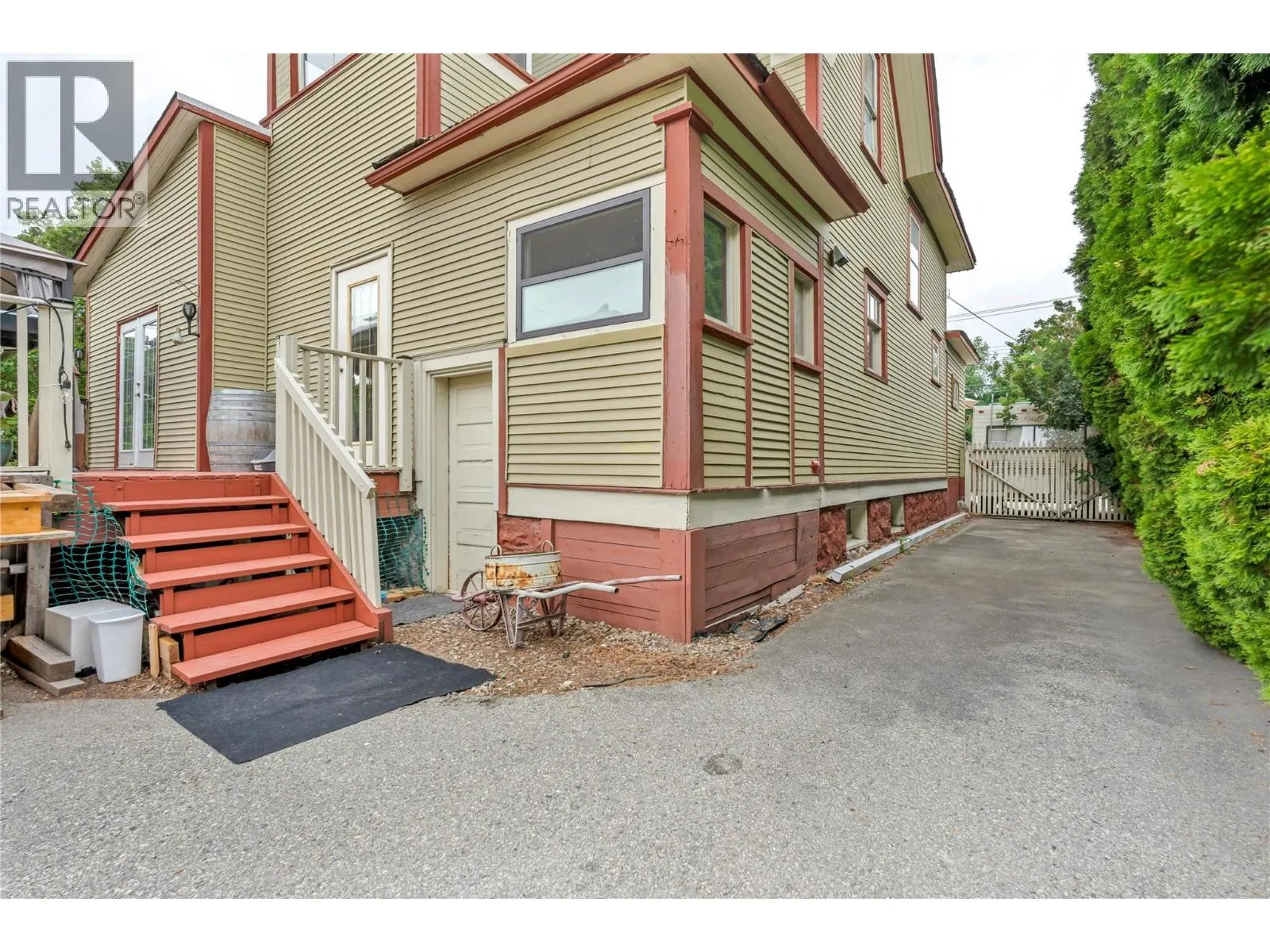 494 Young Street