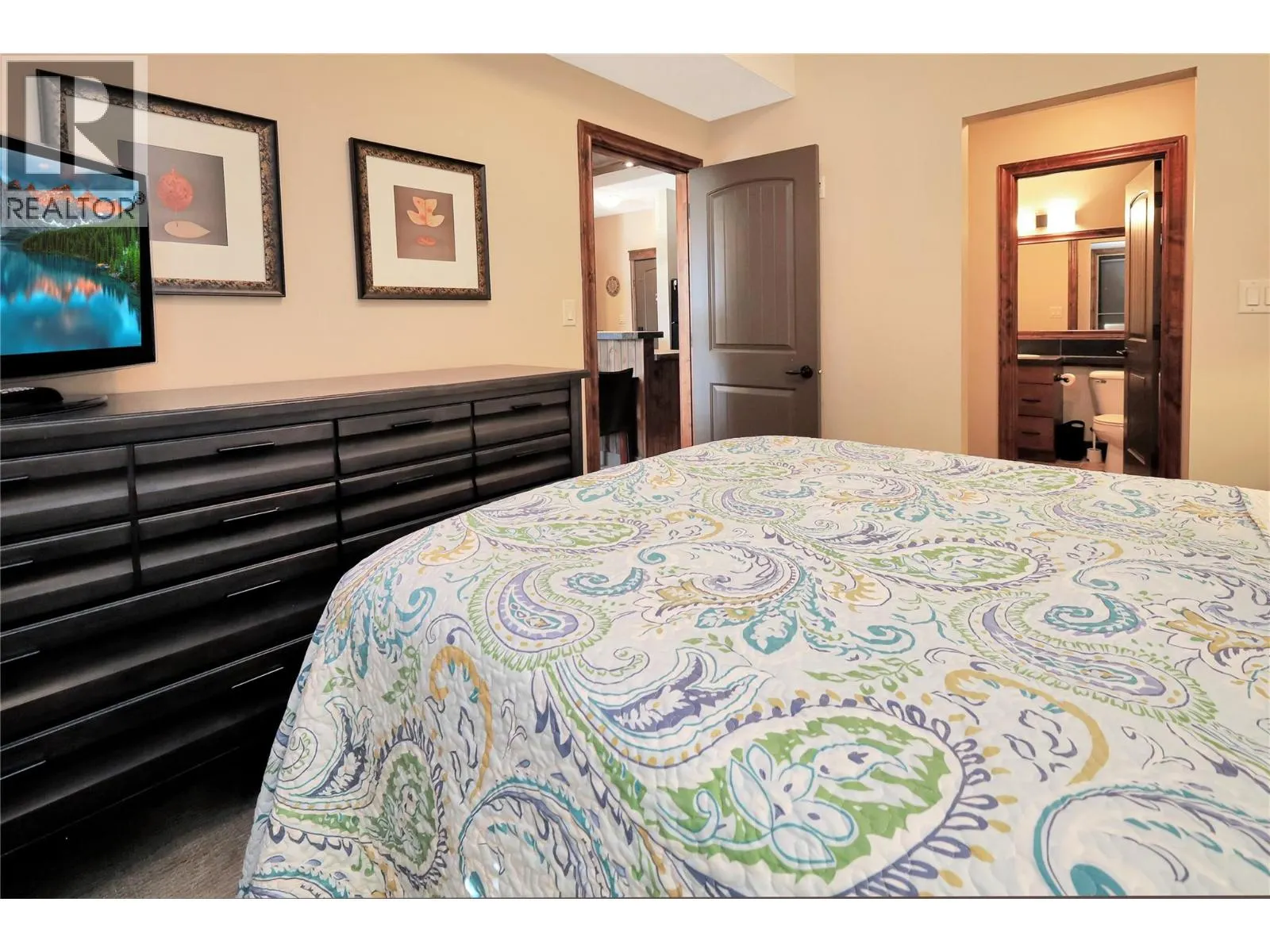 7495 COLUMBIA Avenue Unit# 1111