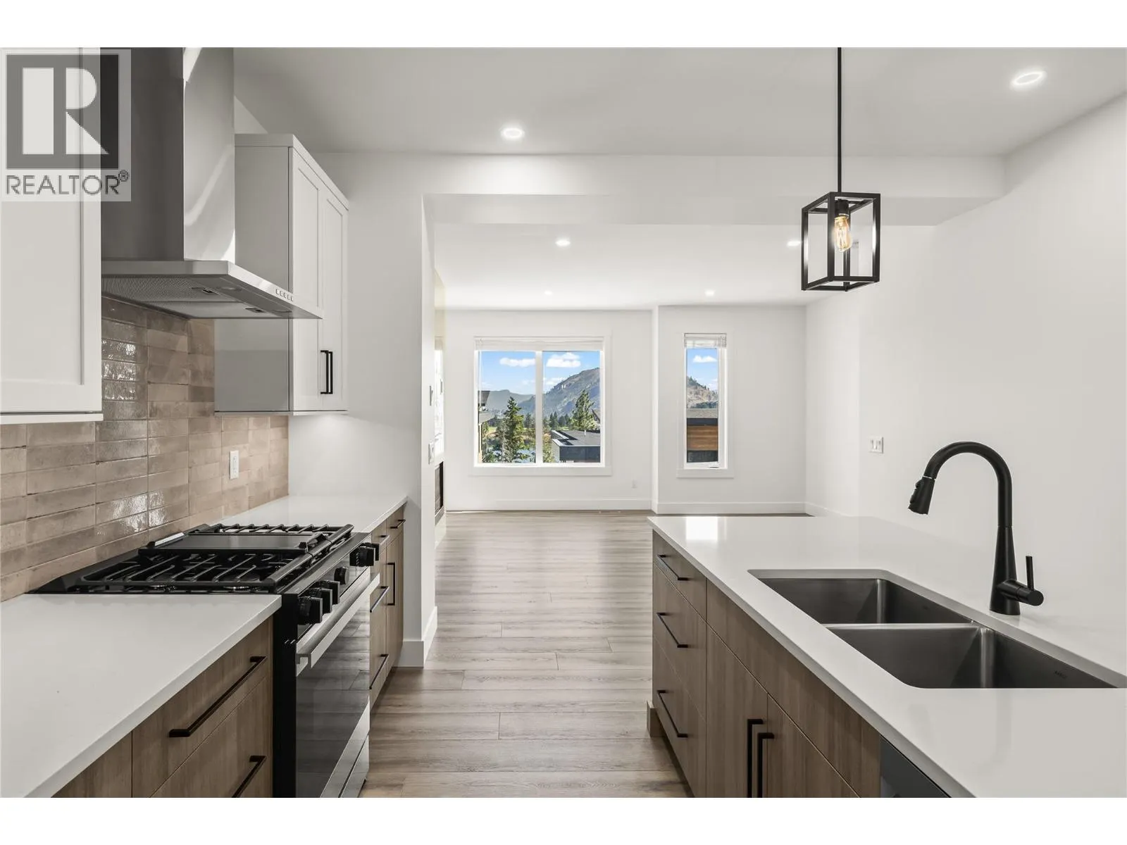 2835 Canyon Crest Drive Unit# 17