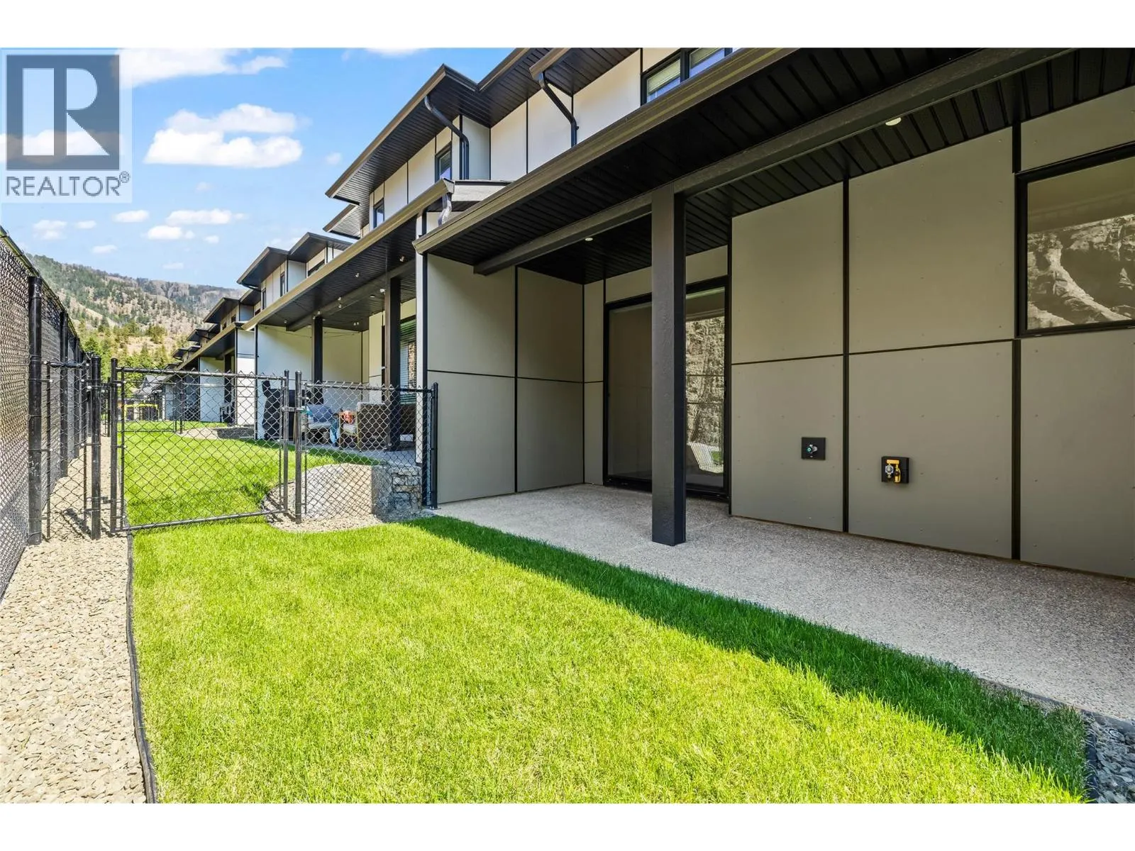 2835 Canyon Crest Drive Unit# 17