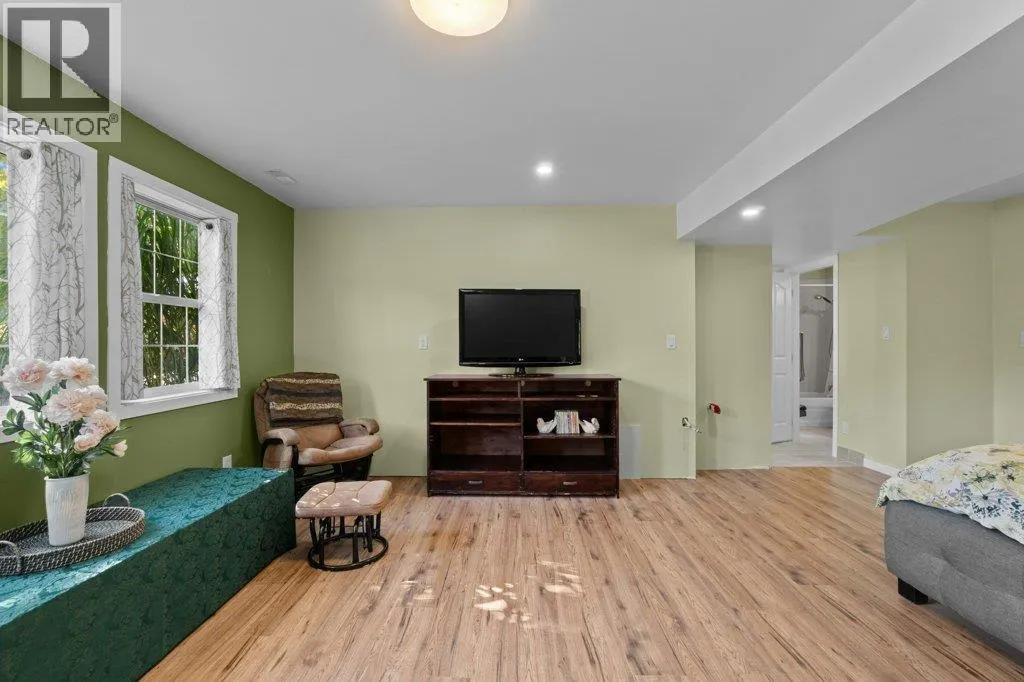 320 17 Street SE