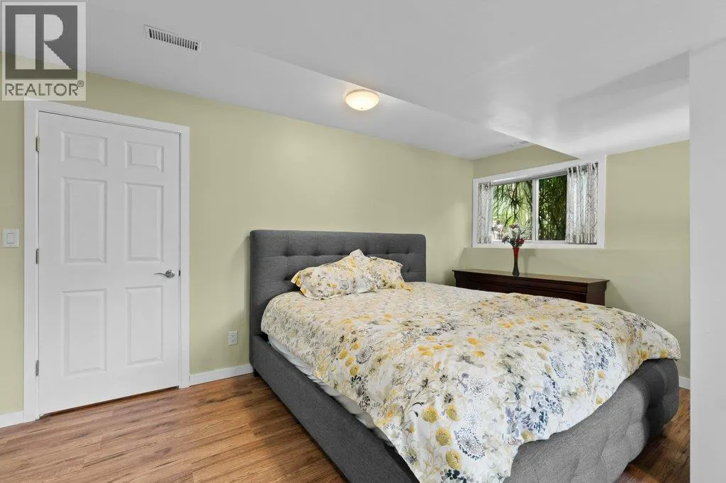 320 17 Street SE