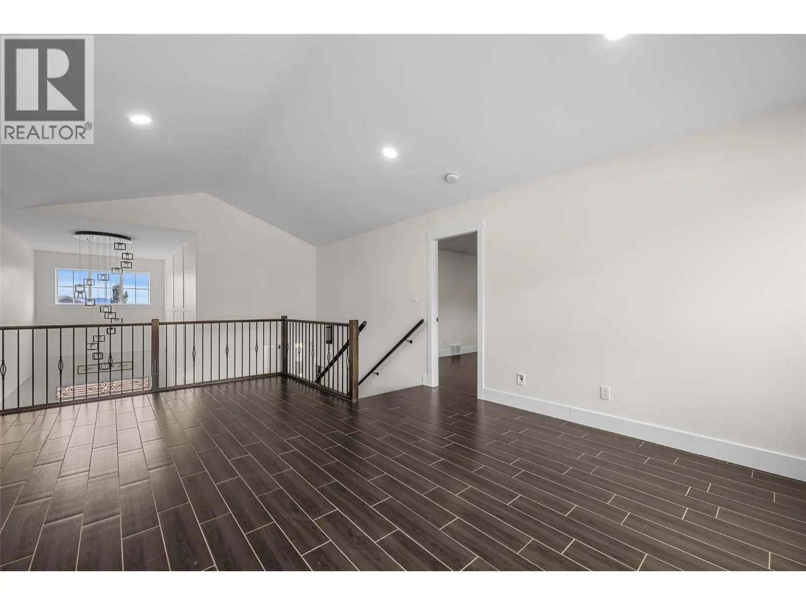 825 Fernie Court