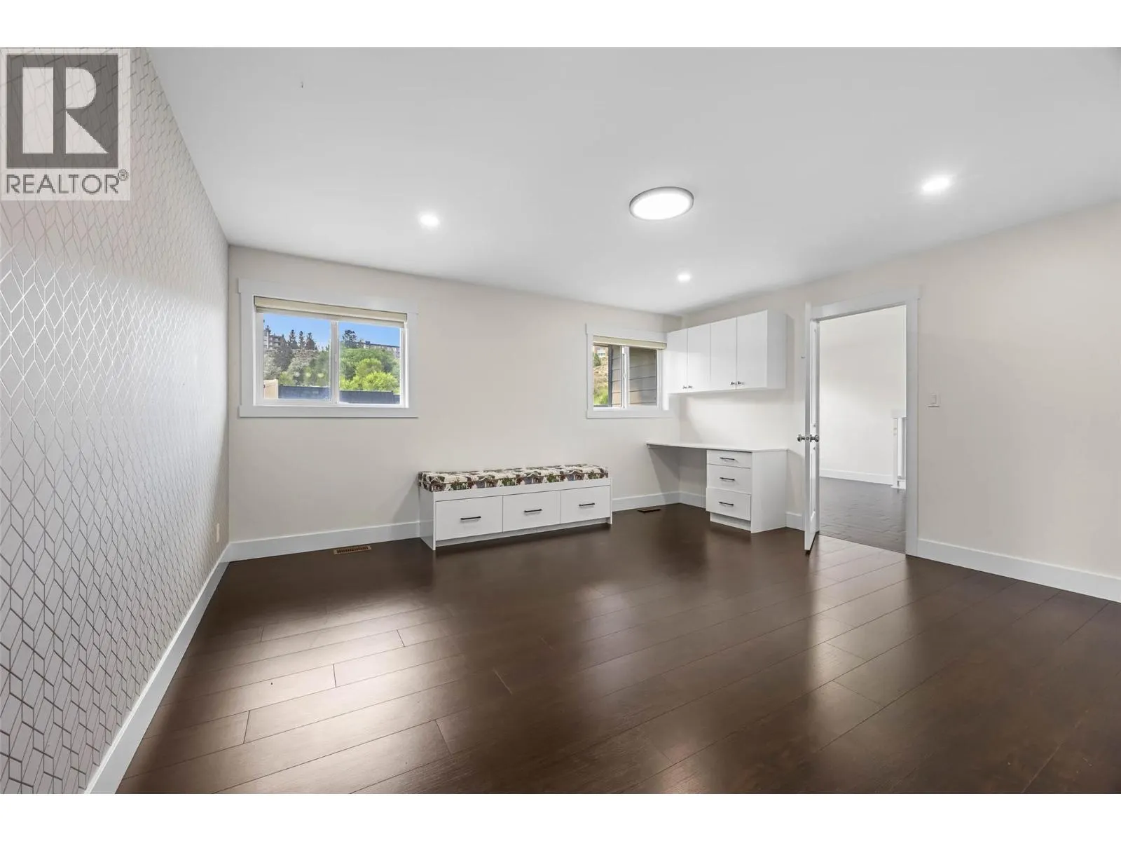 825 Fernie Court