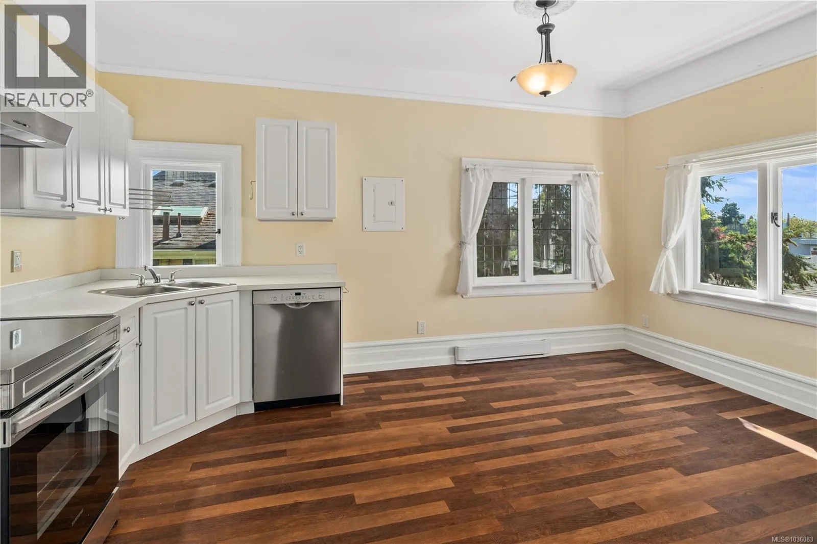 1171 Rockland Ave